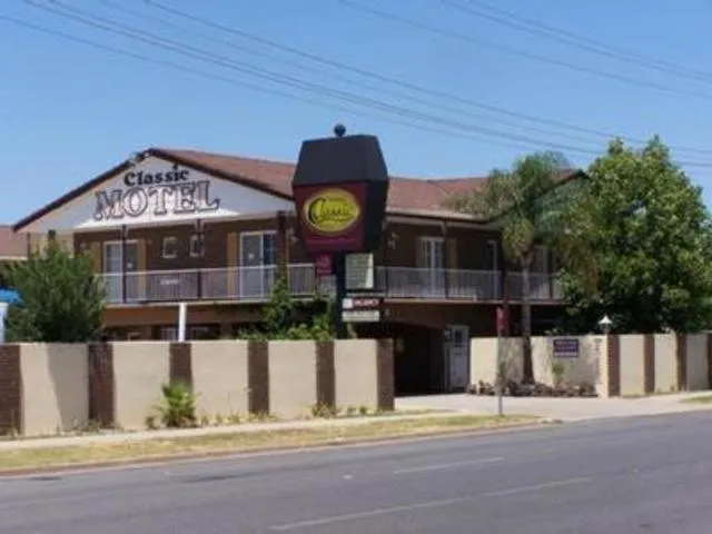 Property building in Albury Classic Motor Inn
