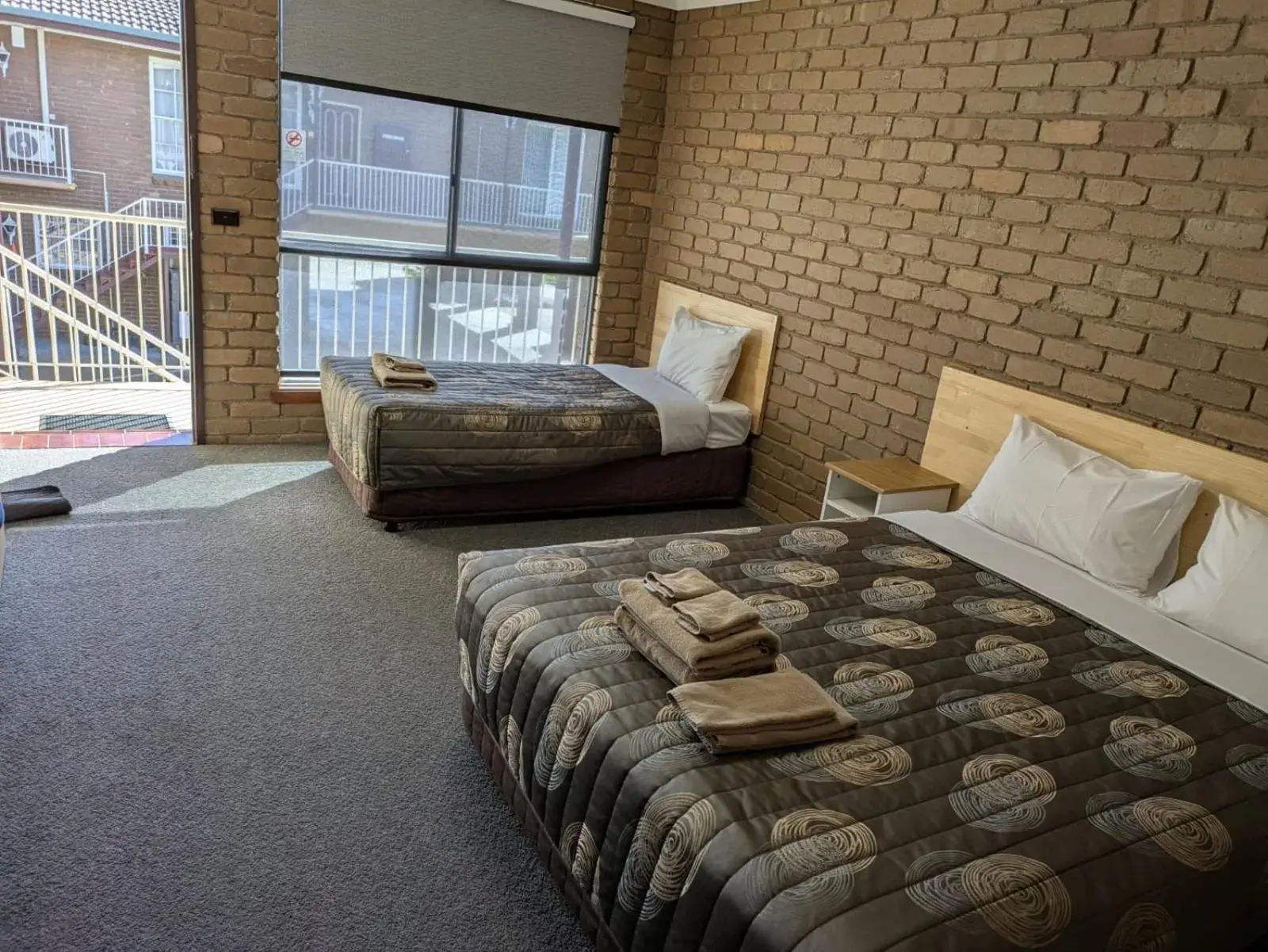 Upstairs Twin Room-No Pets in Albury Classic Motor Inn Upstairs Twin Room-No Pets in Albury Classic Motor Inn