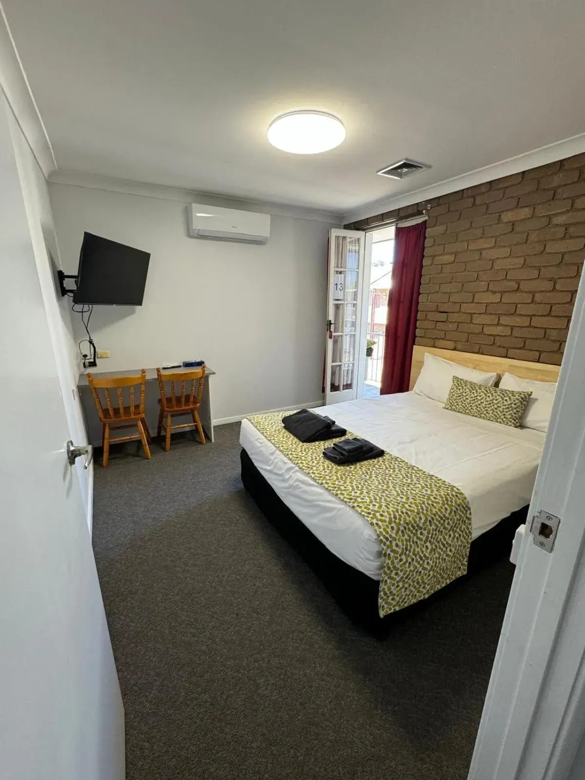 Two-Bedroom Suite in Albury Classic Motor Inn Two-Bedroom Suite in Albury Classic Motor Inn