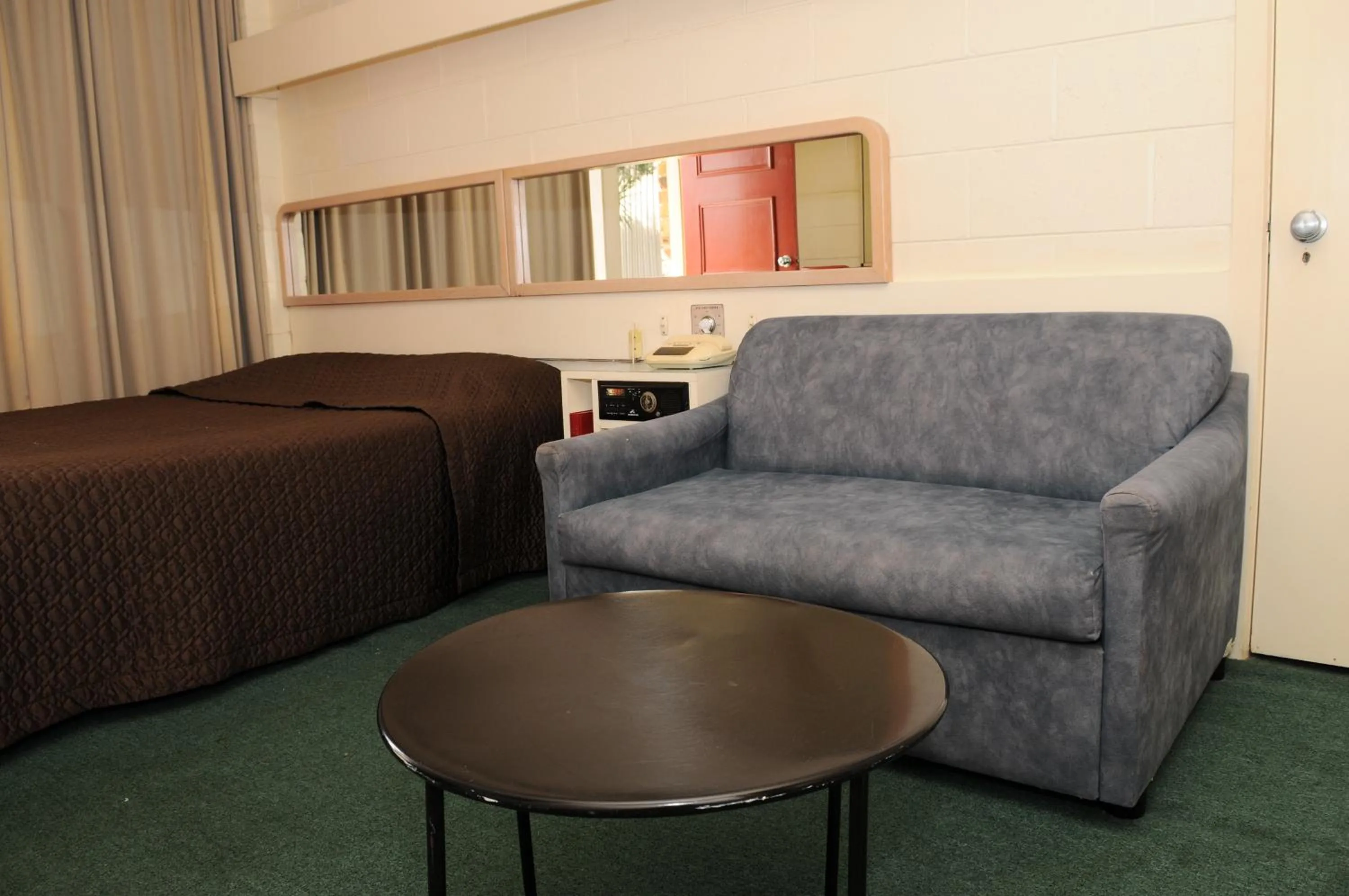 Seating area in Peninsula Motor Inn