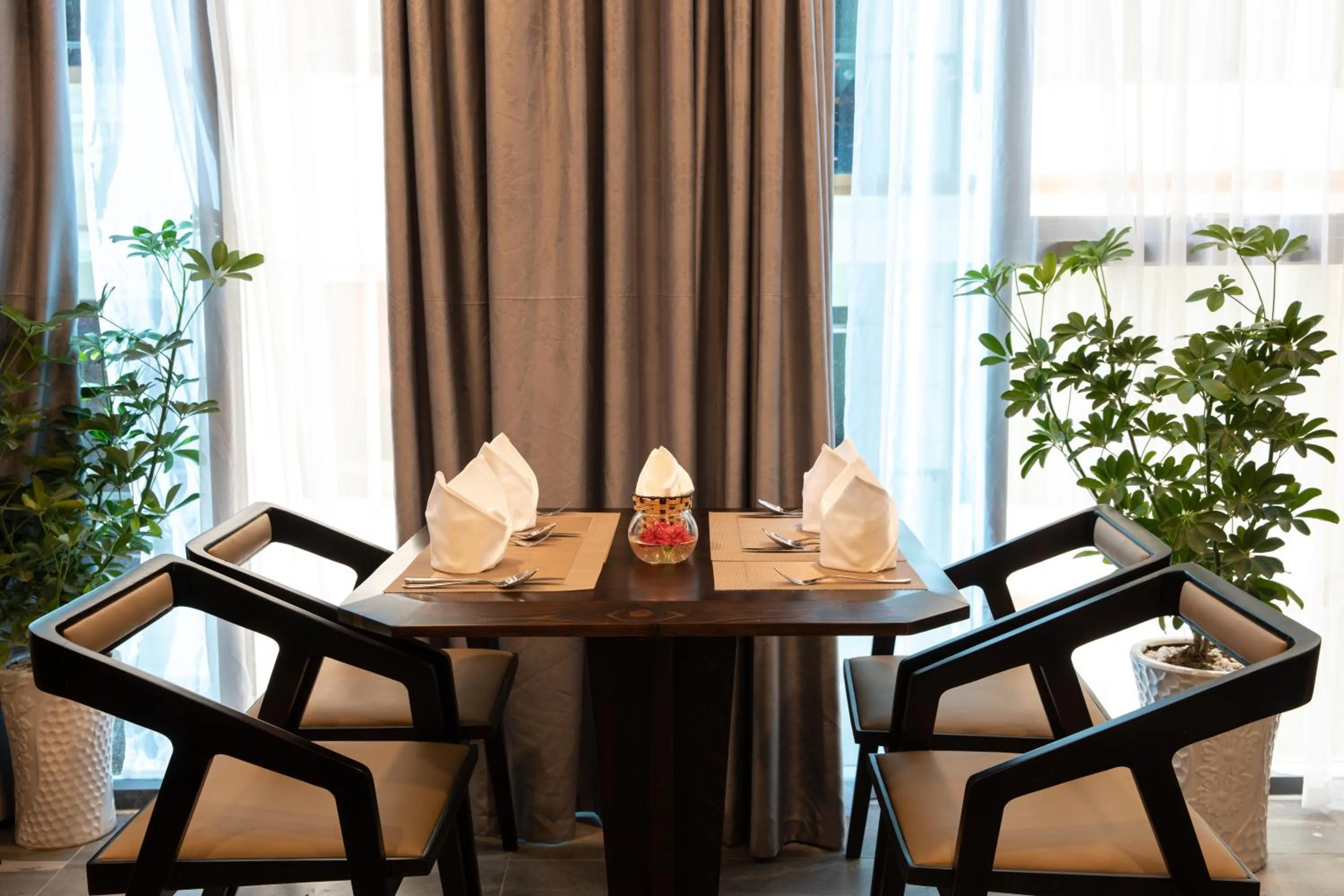 Restaurant/places to eat in Majestic Premium Hotel