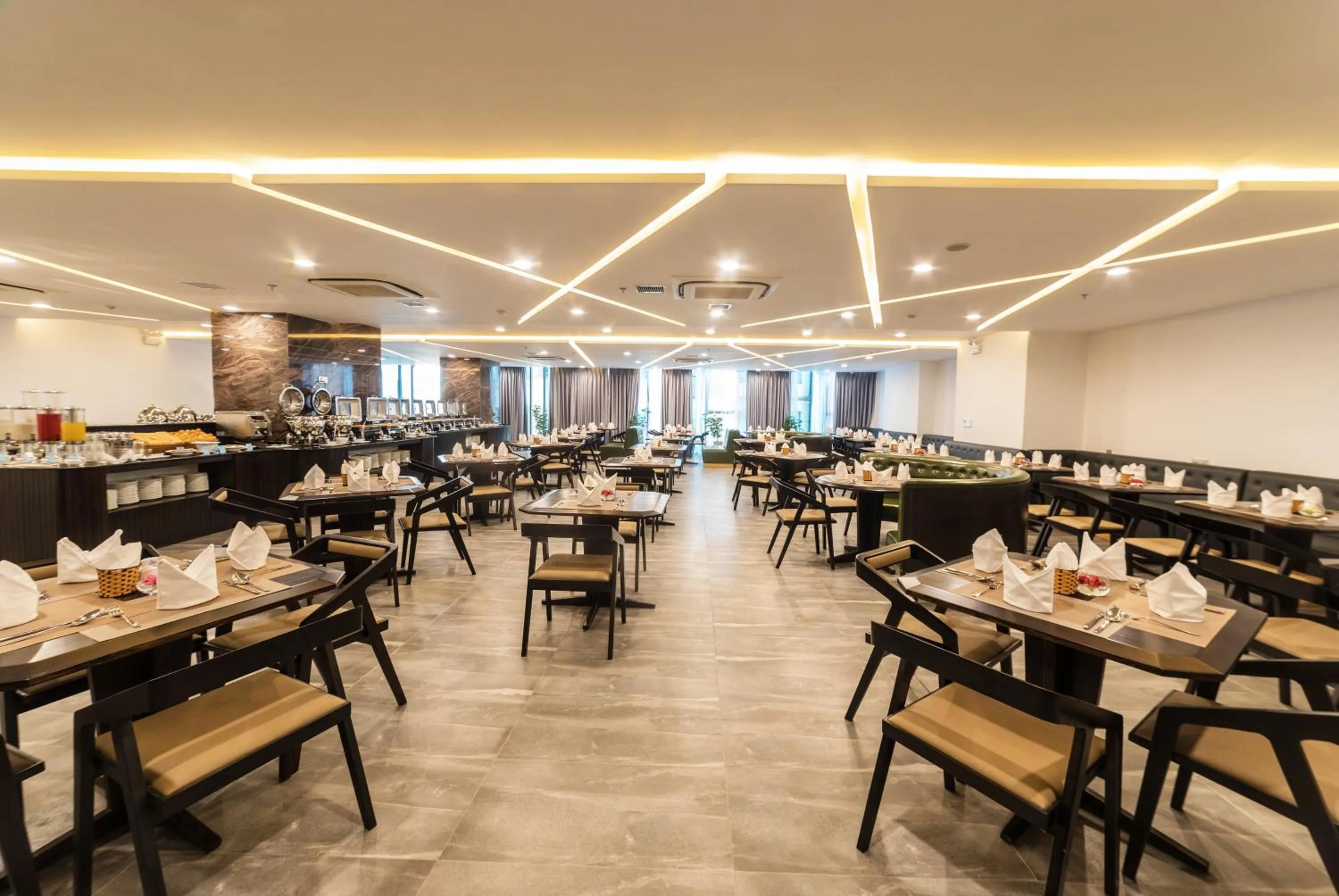 Restaurant/places to eat in Majestic Premium Hotel