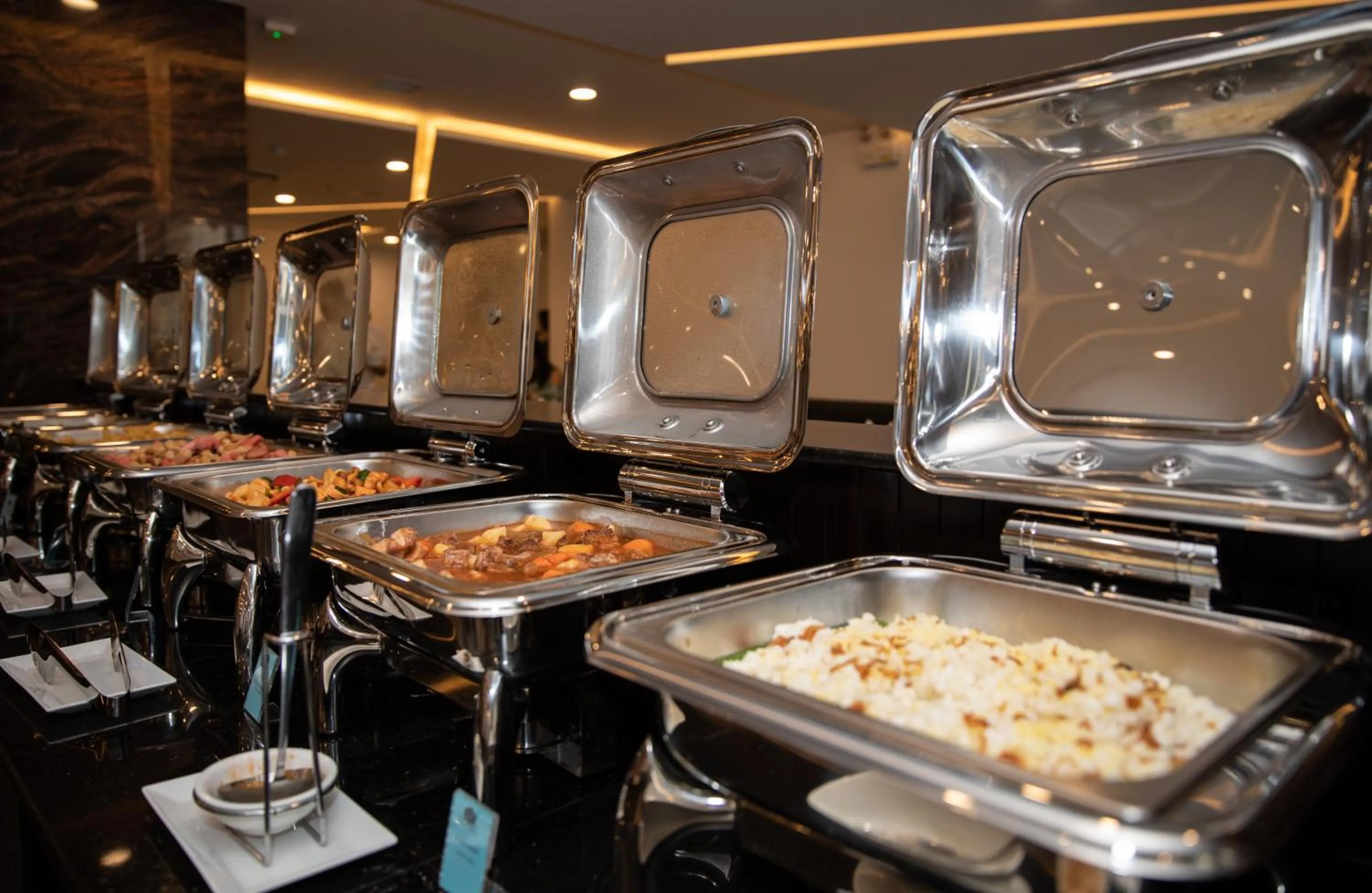 Restaurant/places to eat in Majestic Premium Hotel