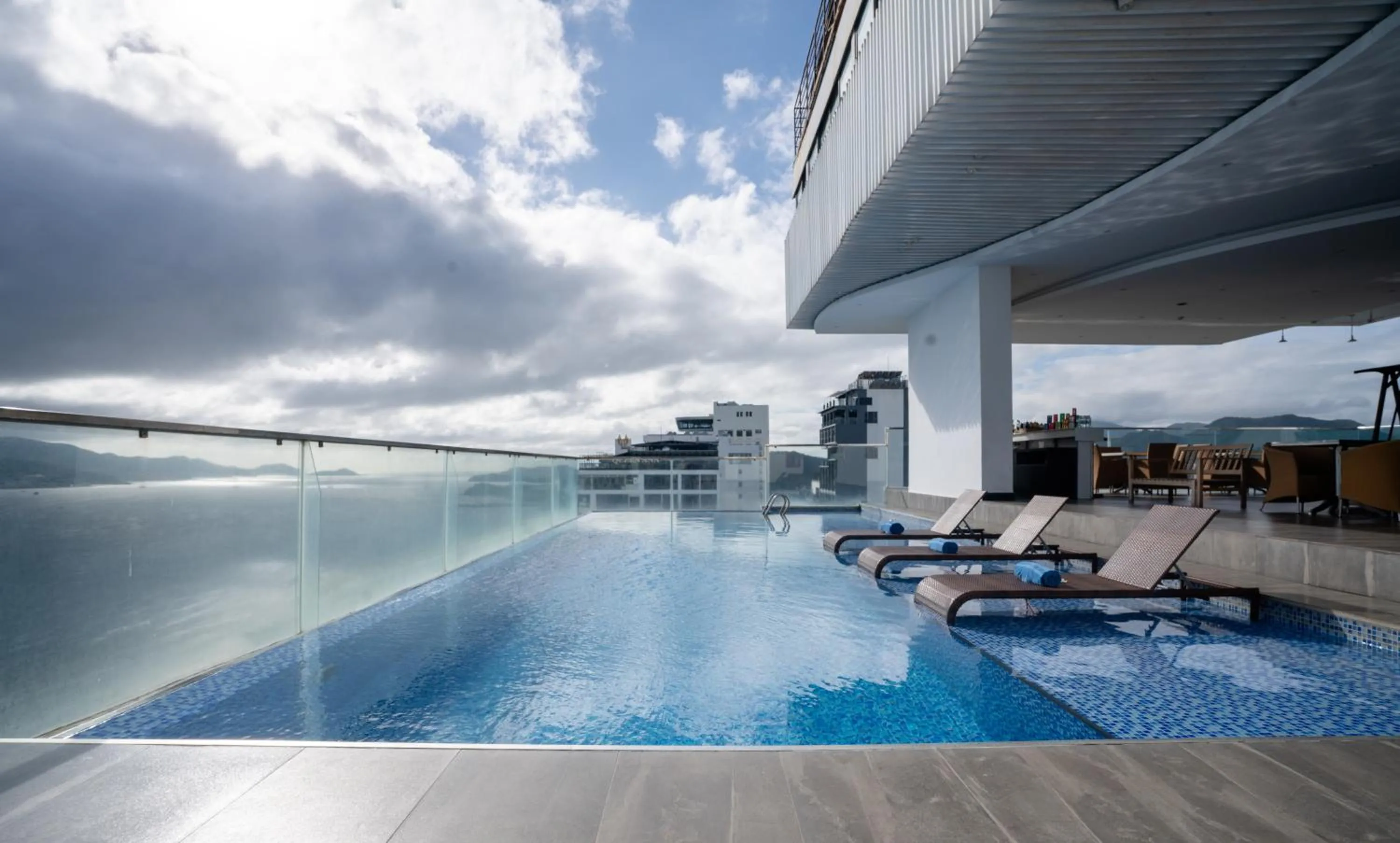 Swimming pool in Majestic Premium Hotel