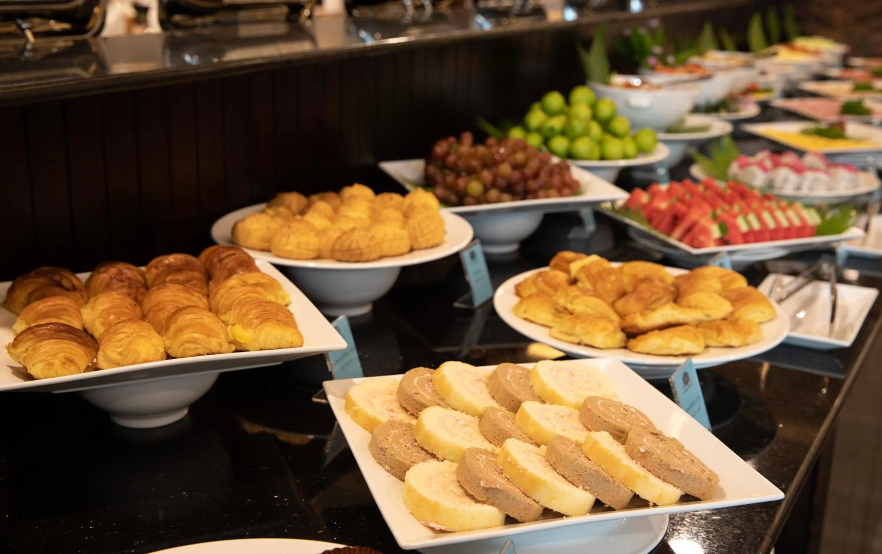 Restaurant/places to eat in Majestic Premium Hotel