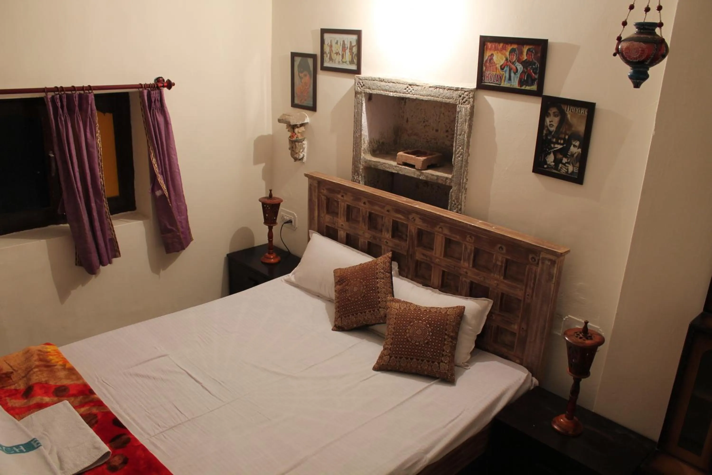 Bed in Kesar Heritage Boutique Home Stay