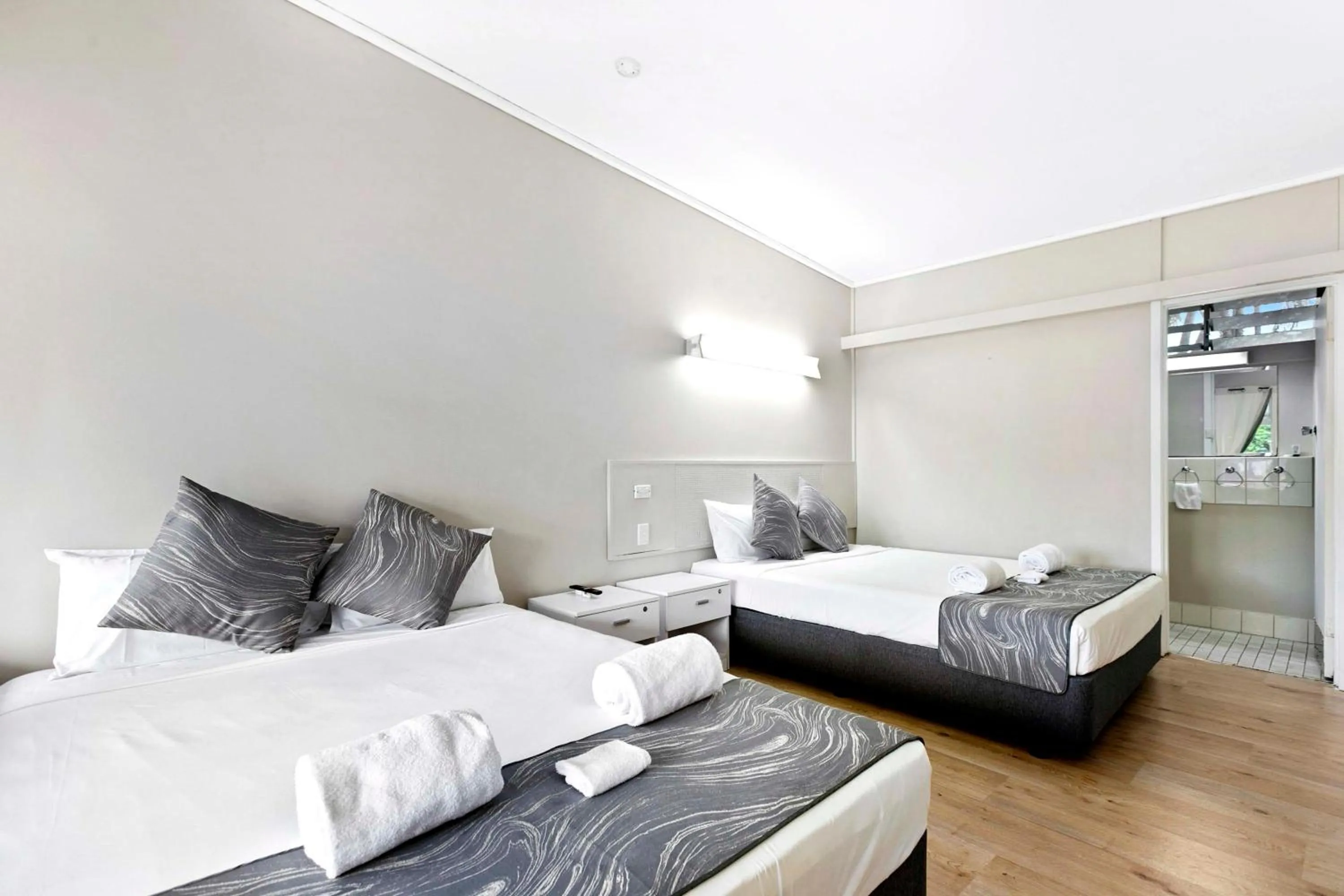 Bedroom, Bed in Arkana Motel Maryborough, SureStay Collection by Best Western