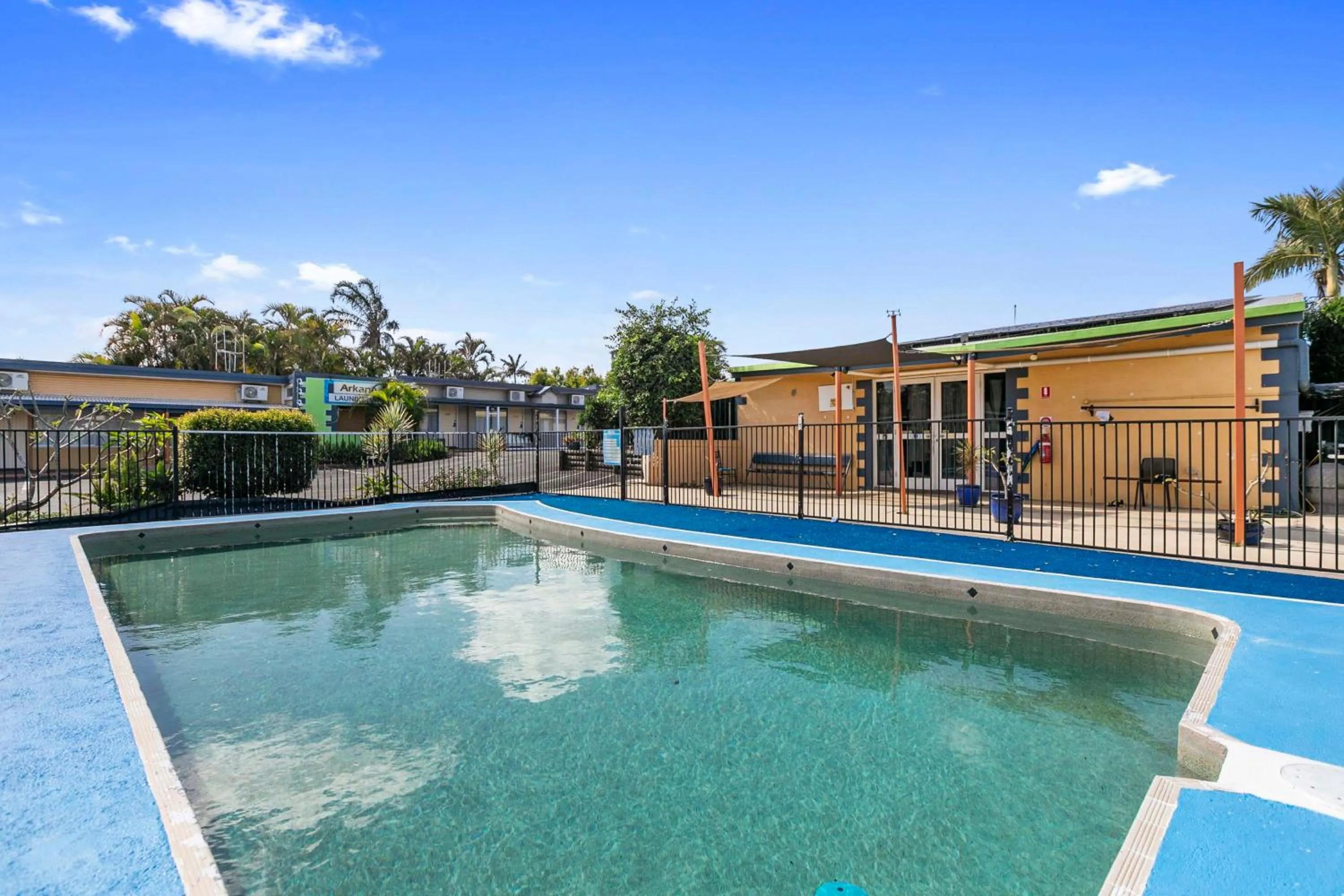 Swimming pool in Arkana Motel