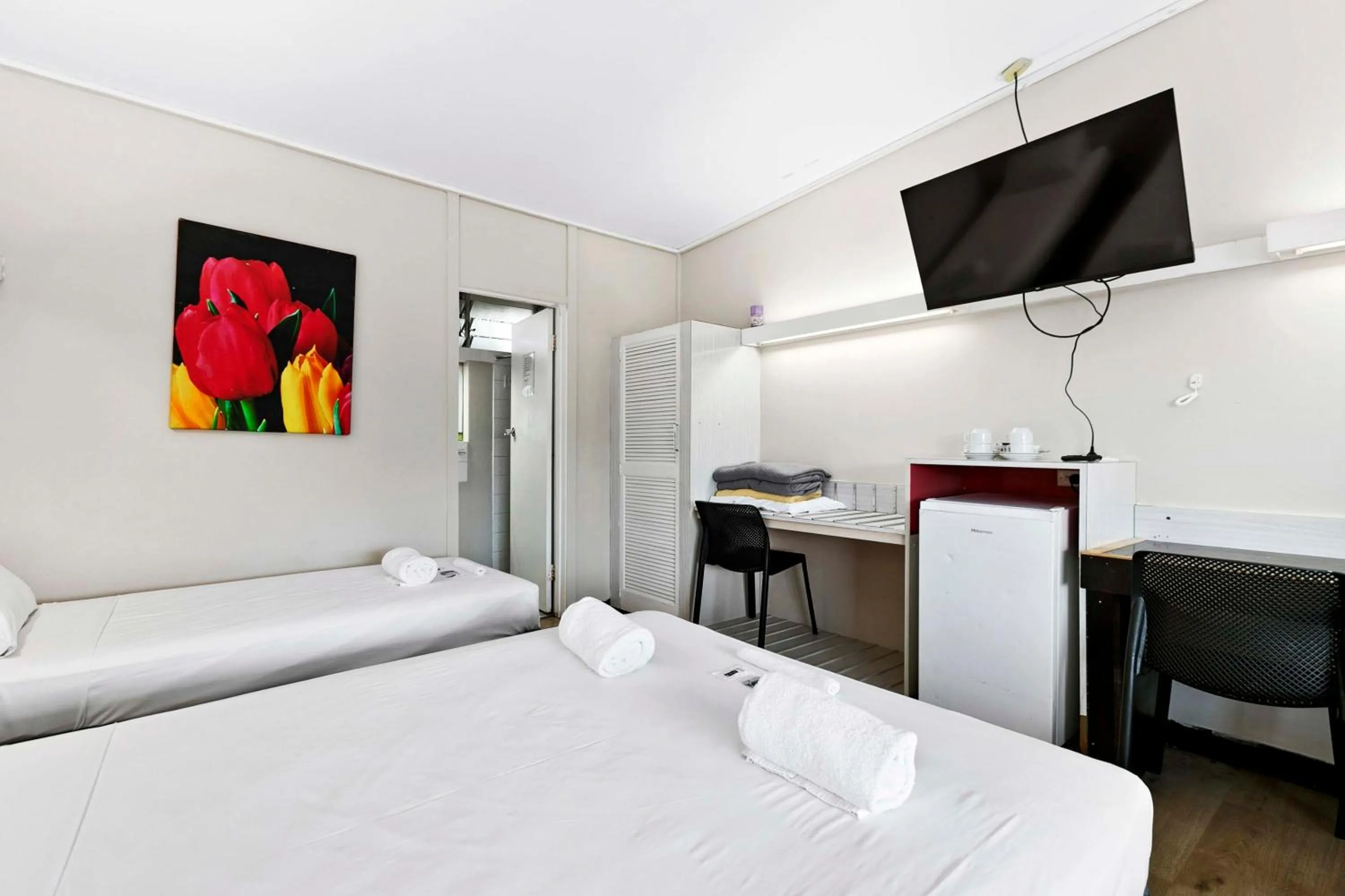 Bedroom, Bed in Arkana Motel Maryborough, SureStay Collection by Best Western