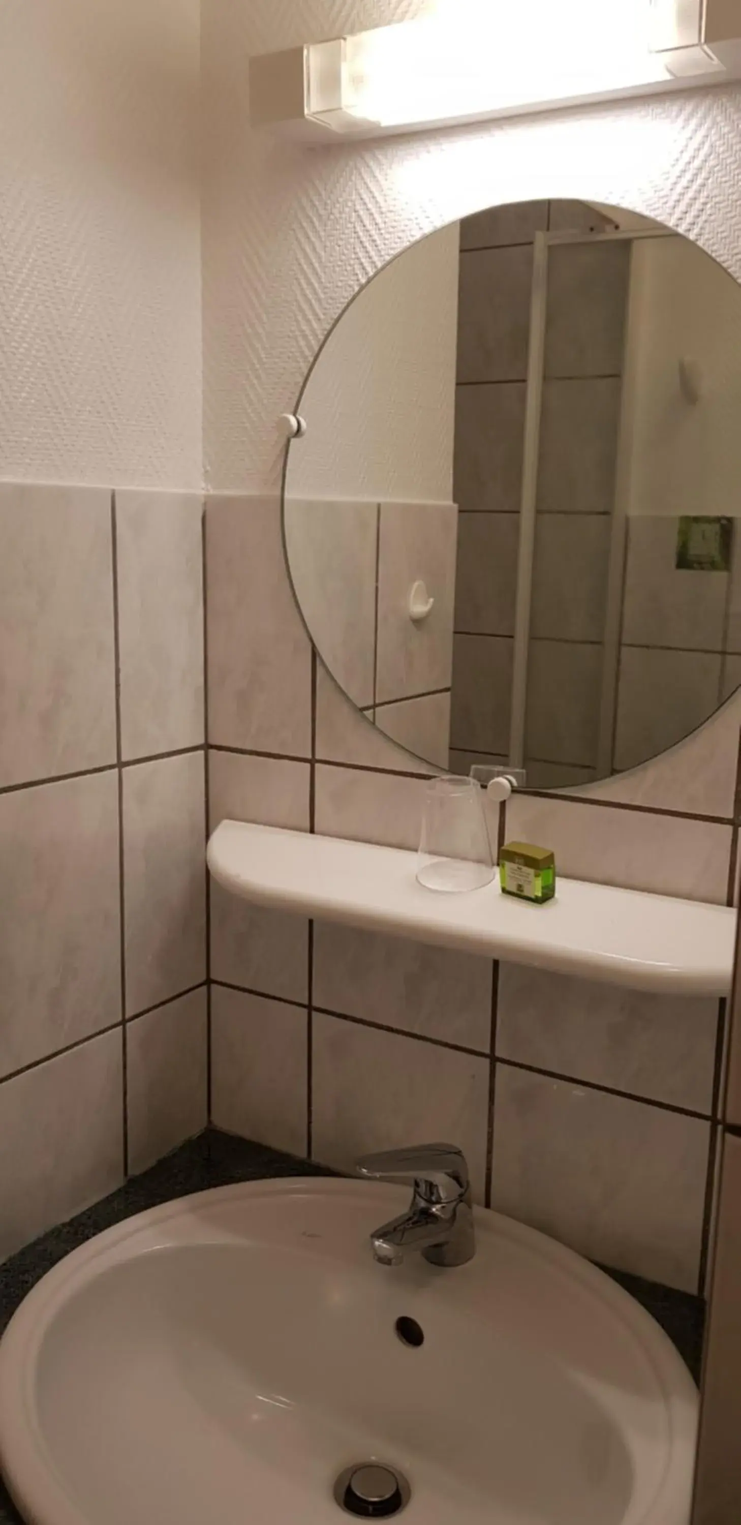 Standard Double Room in LOGIS - Hôtel & restaurant "L'envie des mets" Standard Double Room in LOGIS - Hôtel & restaurant "L'envie des mets"