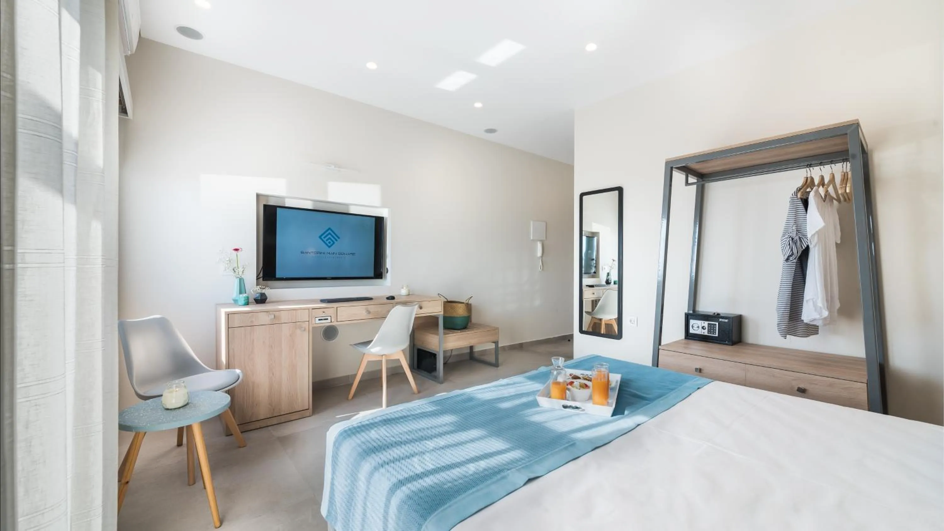 Other, Bed in Santorini Main Square