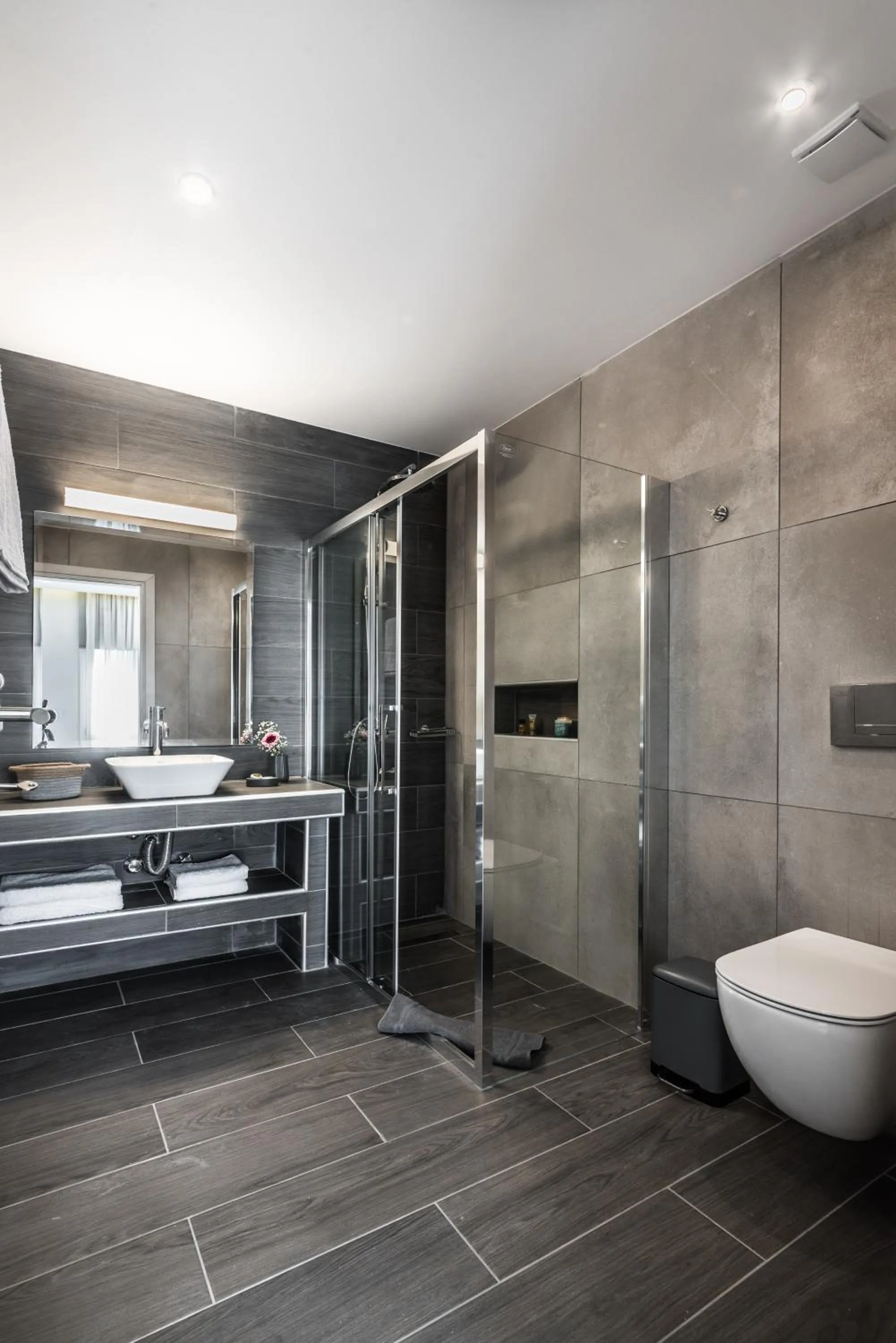 Shower in Santorini Main Square