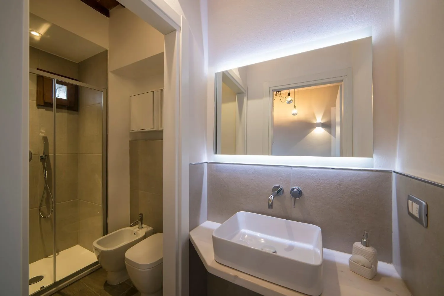 Shower in Rocca Palazzaccio