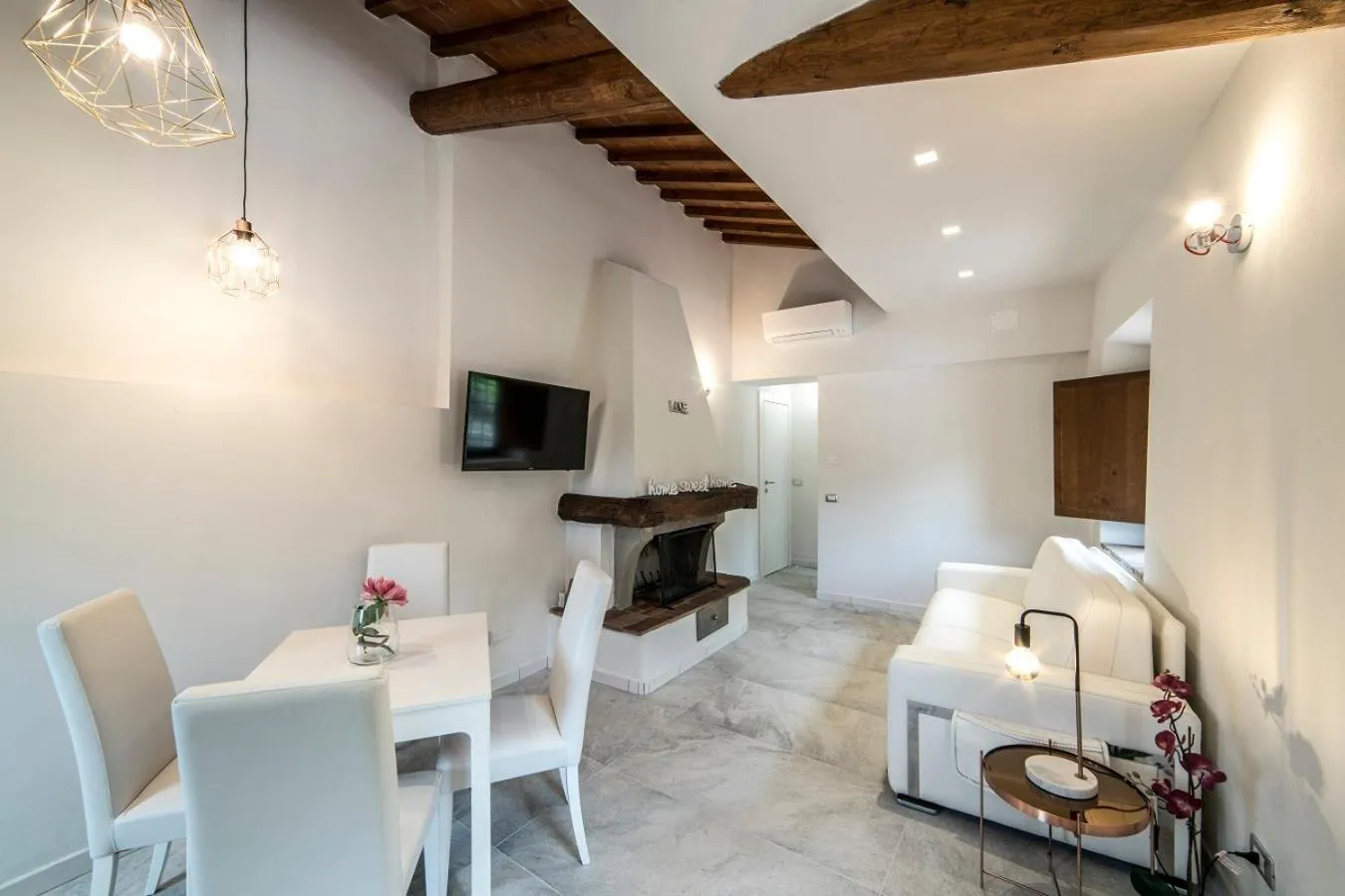 Living room, Bed in Rocca Palazzaccio