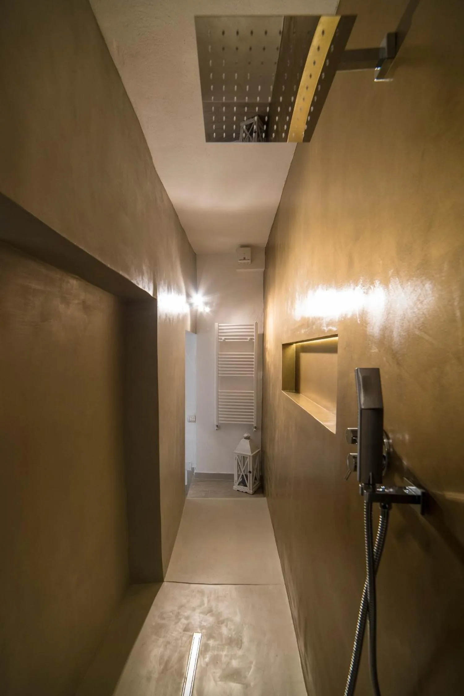 Shower in Rocca Palazzaccio