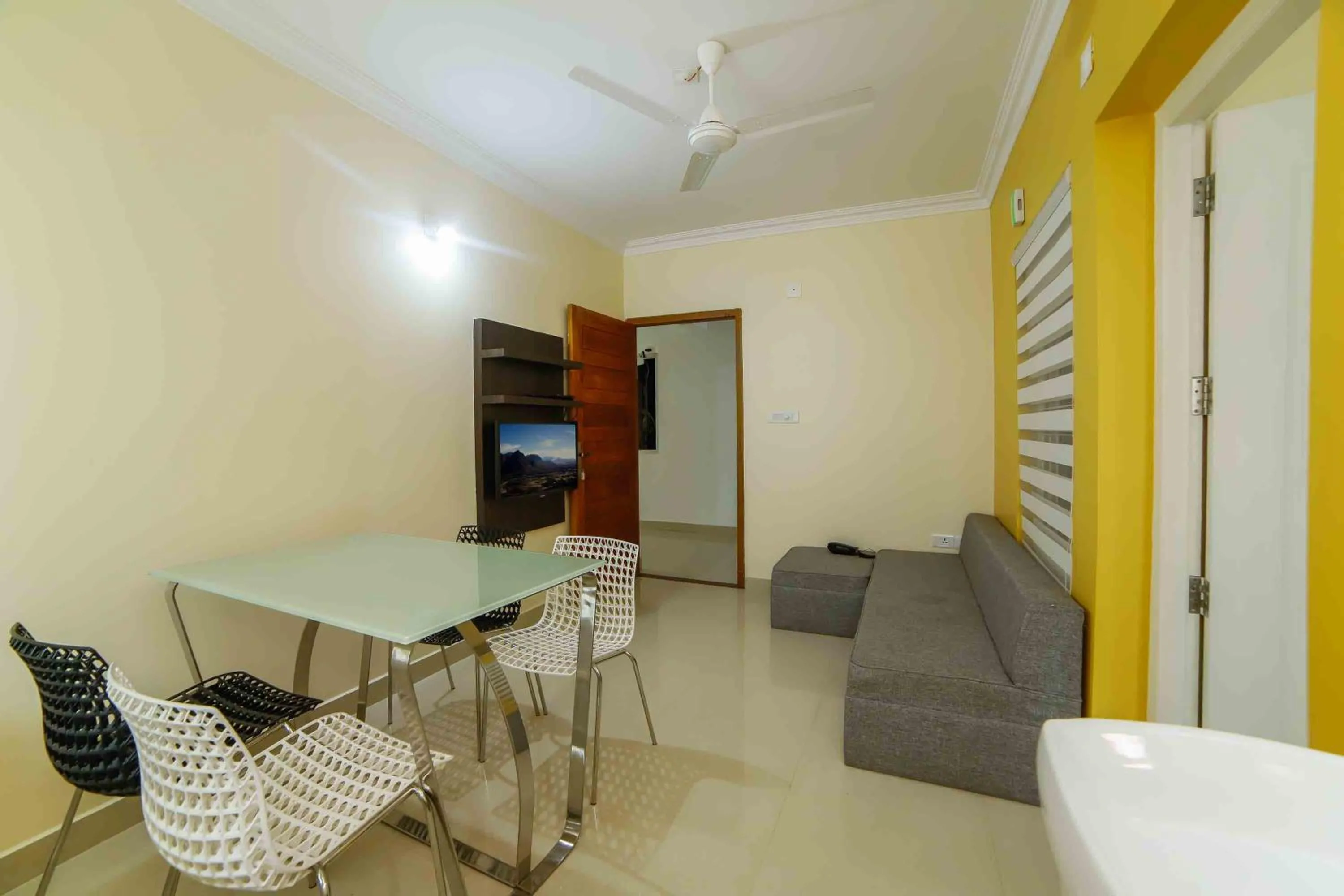 Living room in Daan Ambalath Maple Leaves