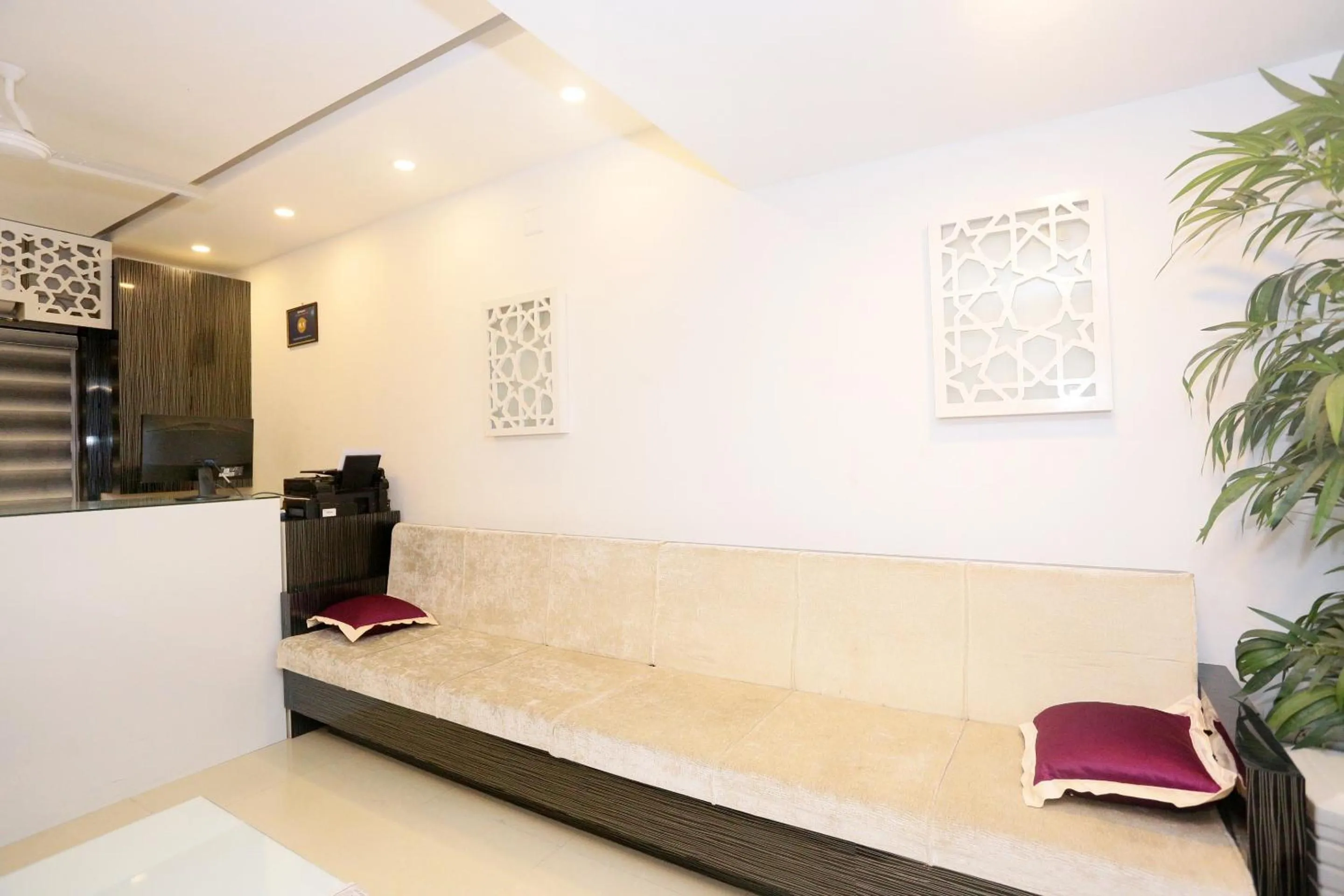 Lobby or reception in Daan Ambalath Maple Leaves