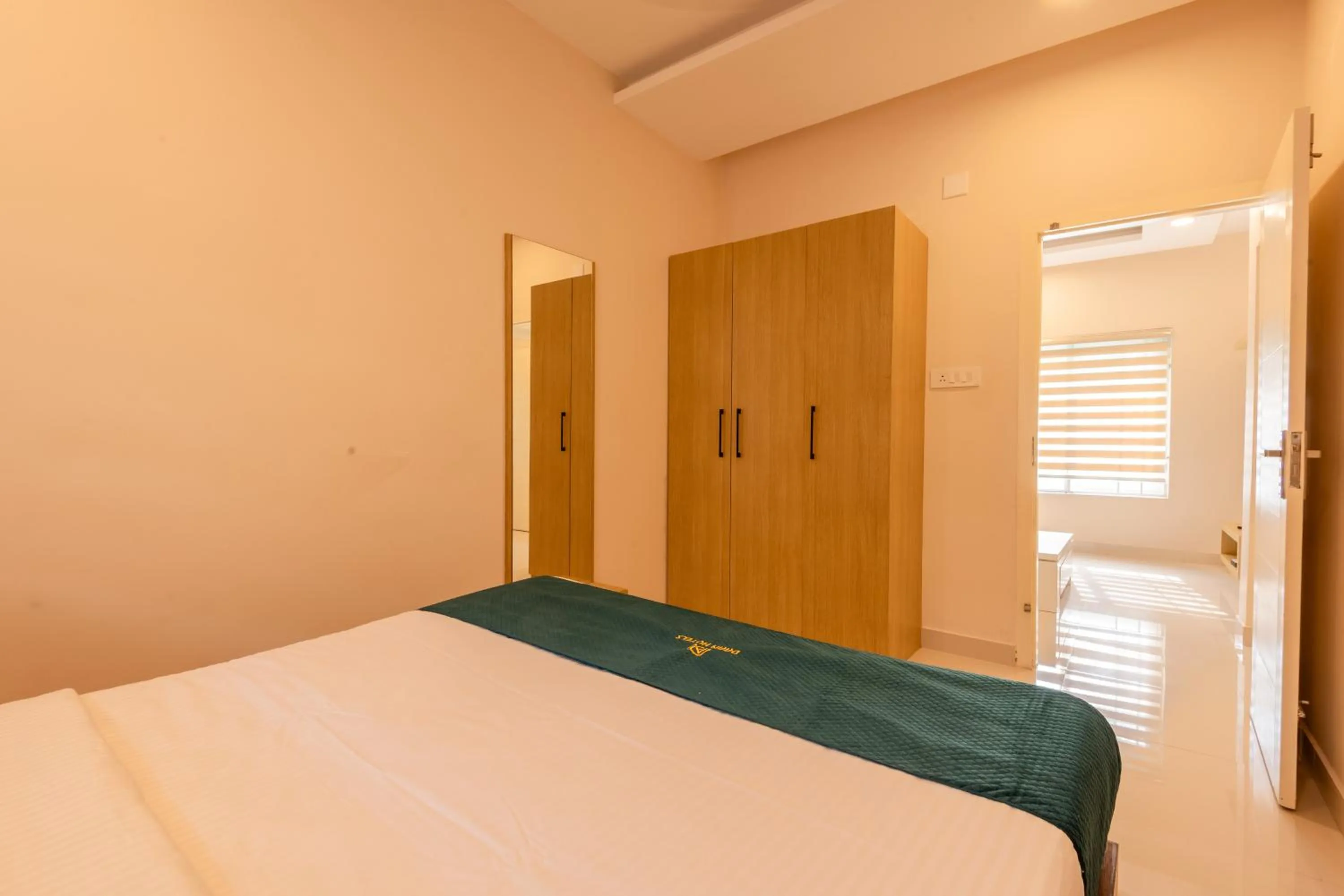 Photo of the whole room, Bed in Daan Ambalath Maple Leaves