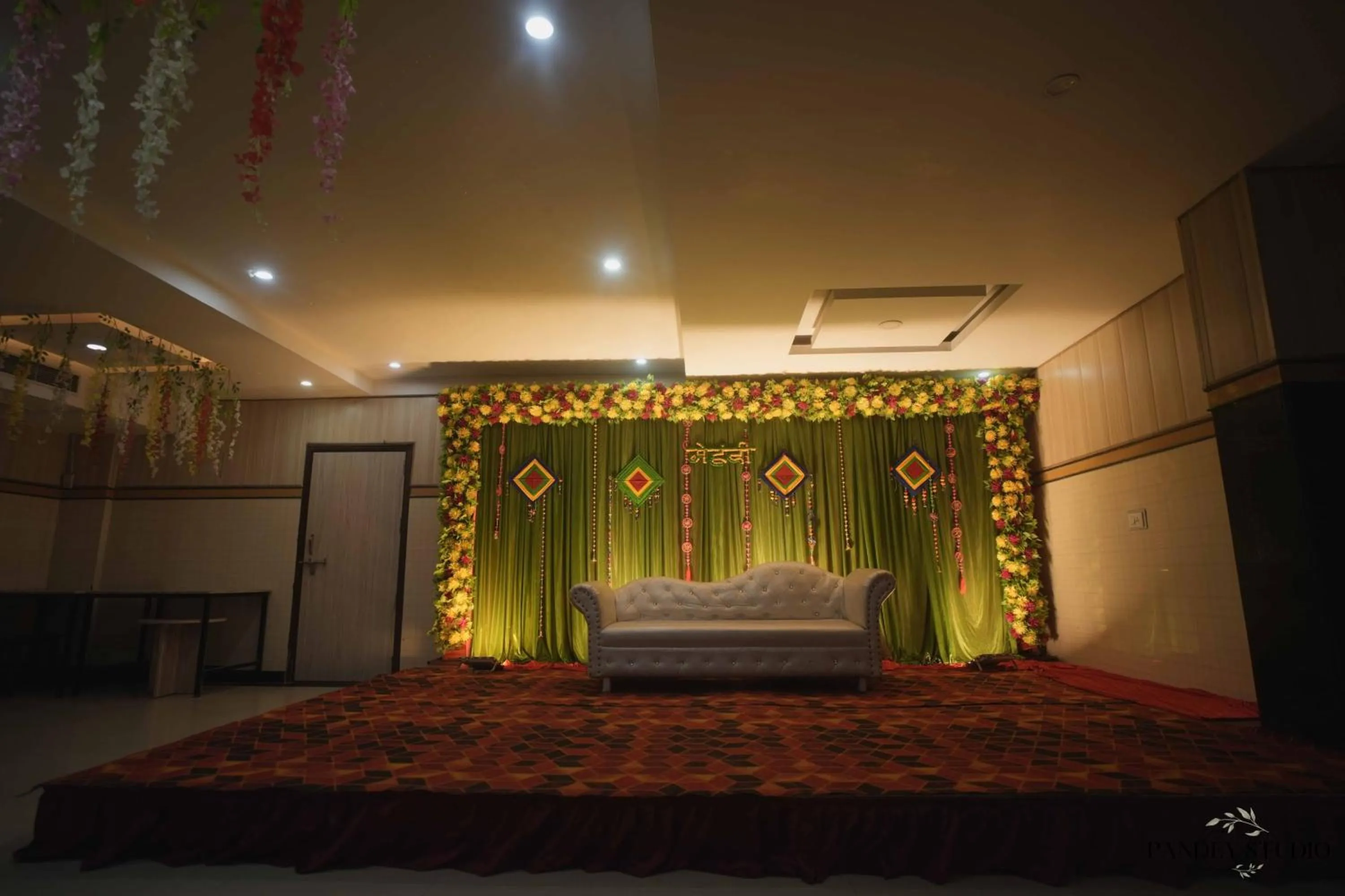 Banquet/Function facilities, Bed in Hotel Anand Villa