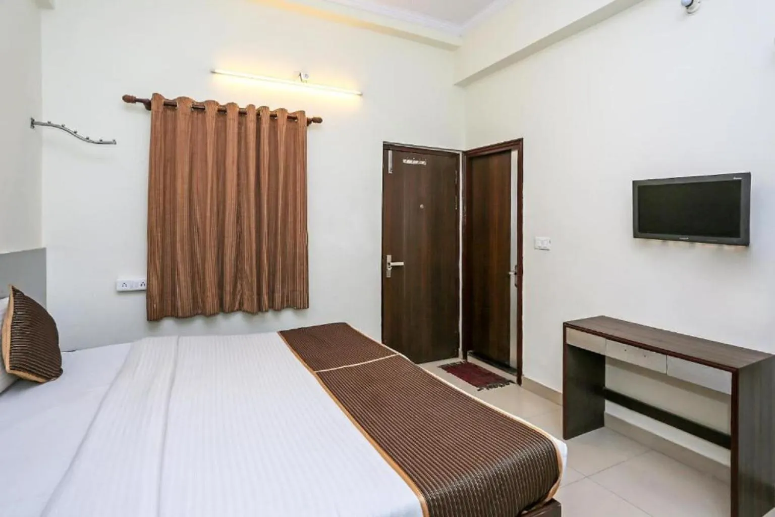 Photo of the whole room, Bed in Hotel Anand Villa