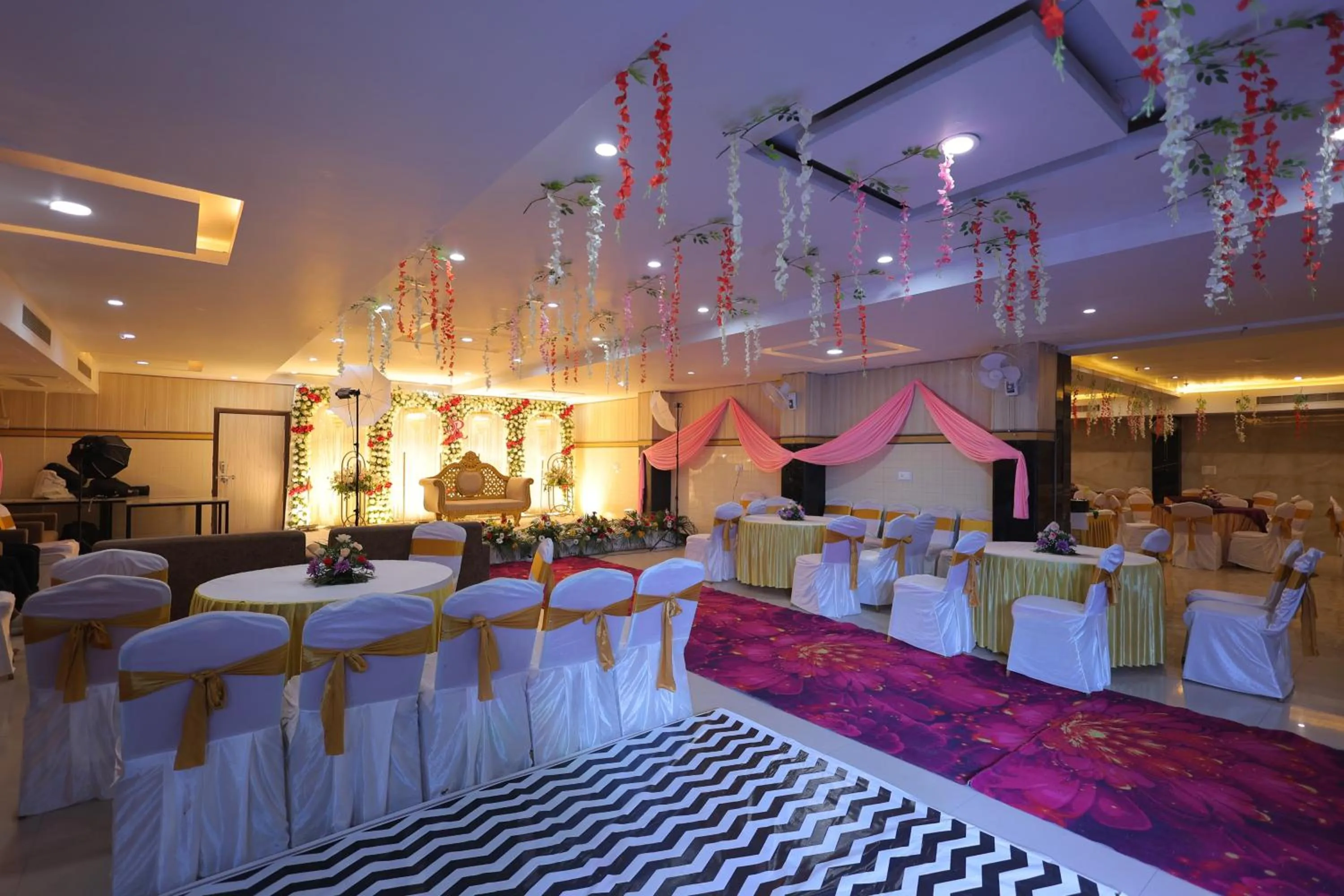 Banquet/Function facilities in Hotel Anand Villa