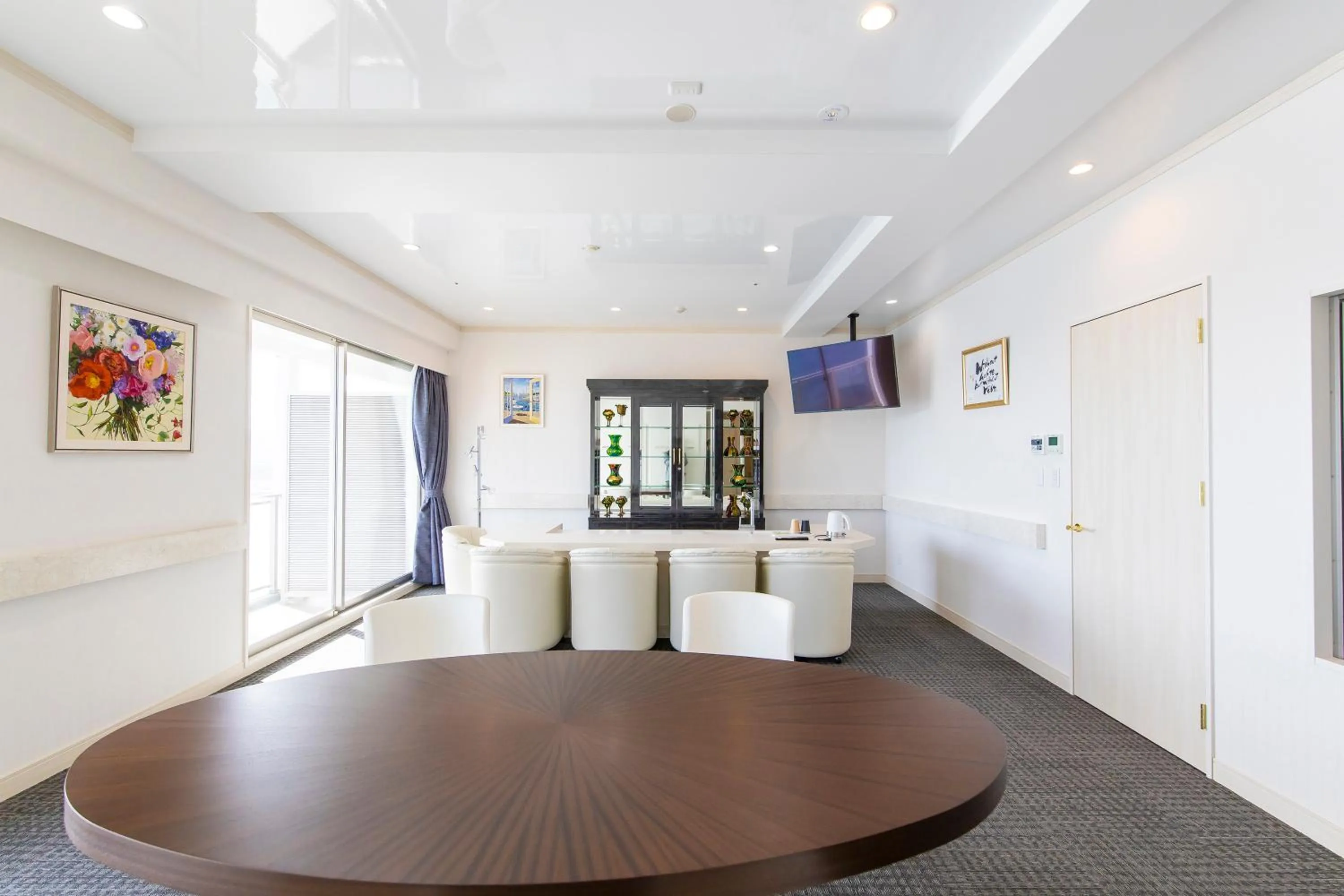 Kitchen or kitchenette in Samson Hotel