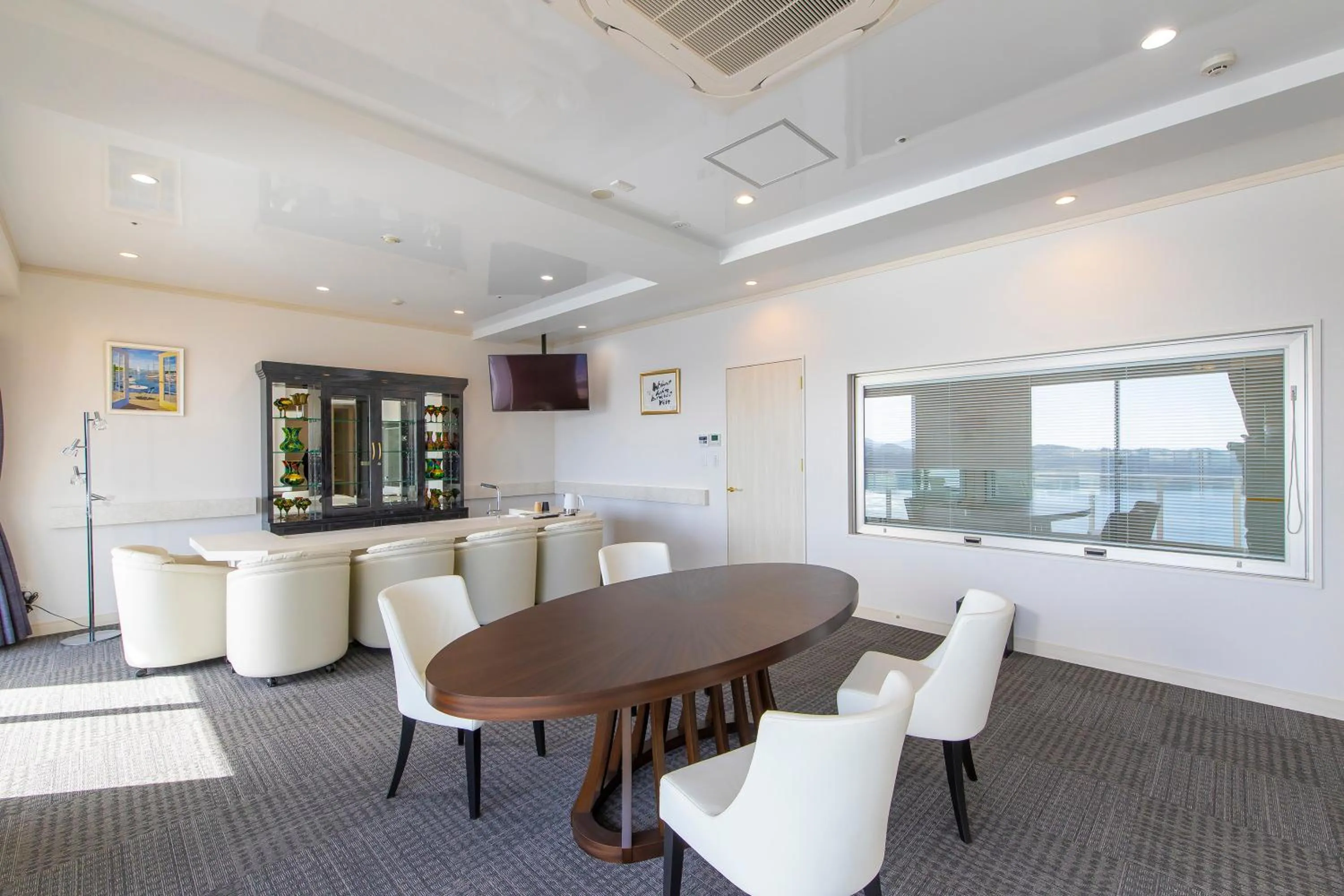 Kitchen or kitchenette in Samson Hotel