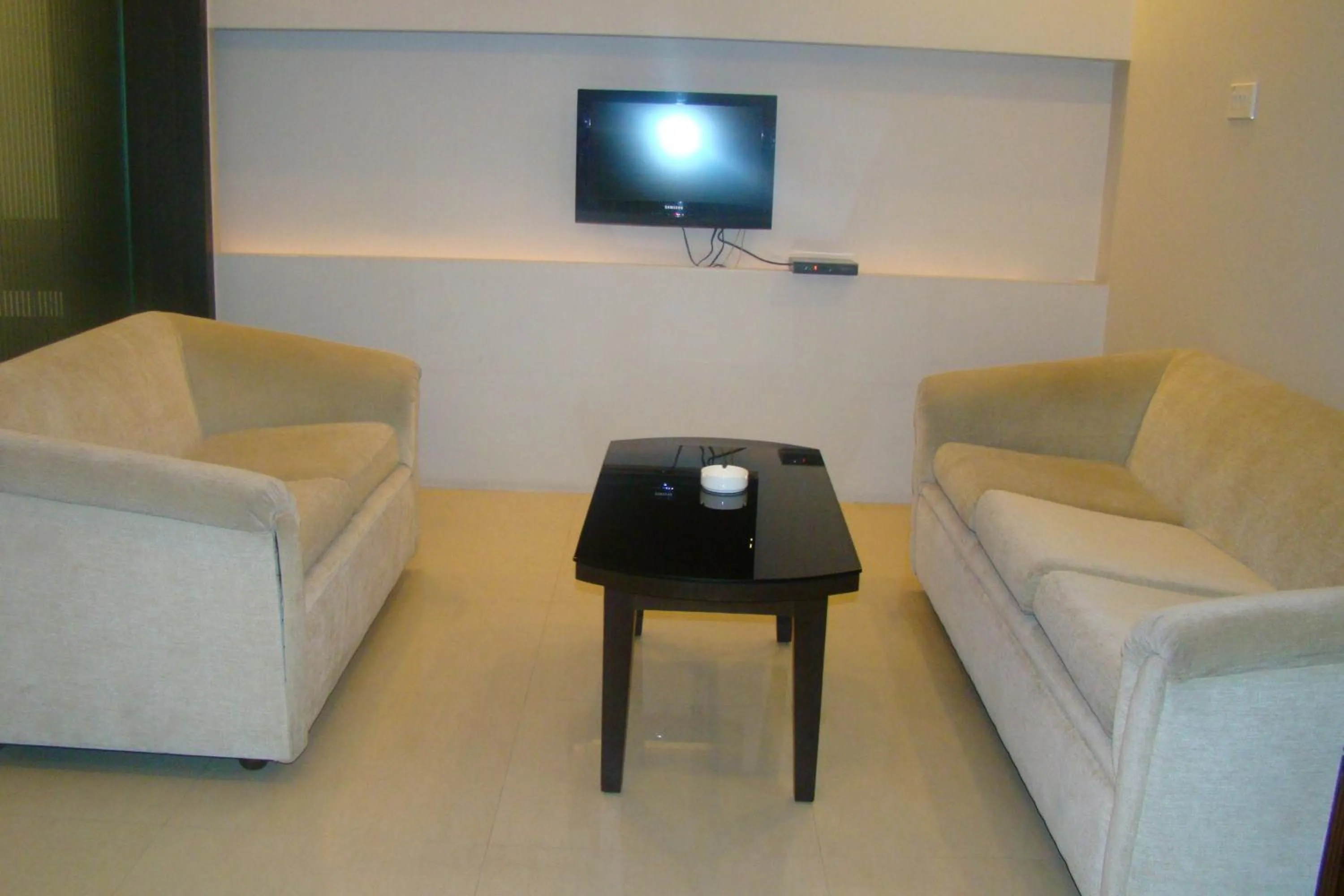 Communal lounge/ TV room in The Curzon Court