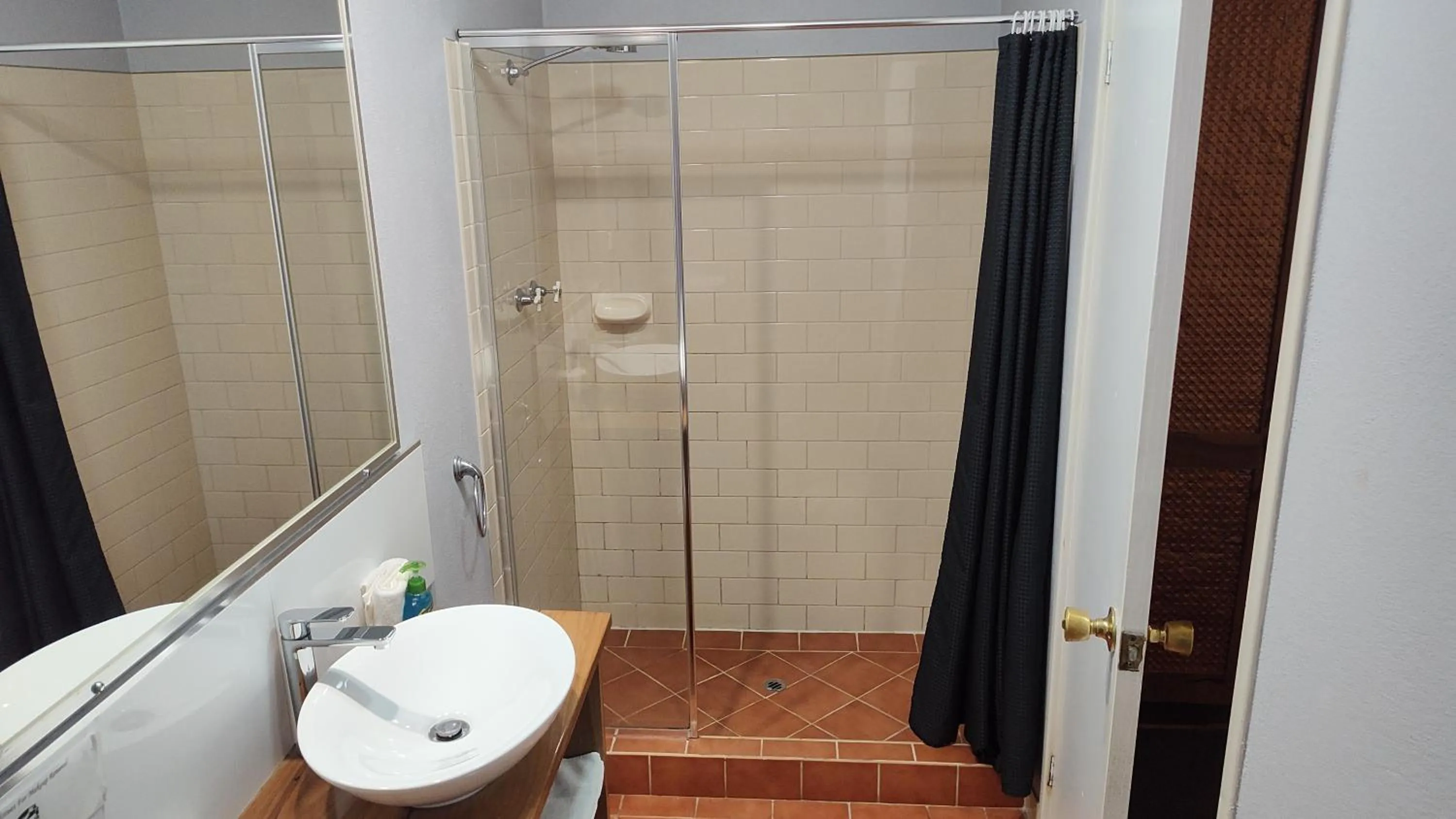 Shower in Adamsons Riverside