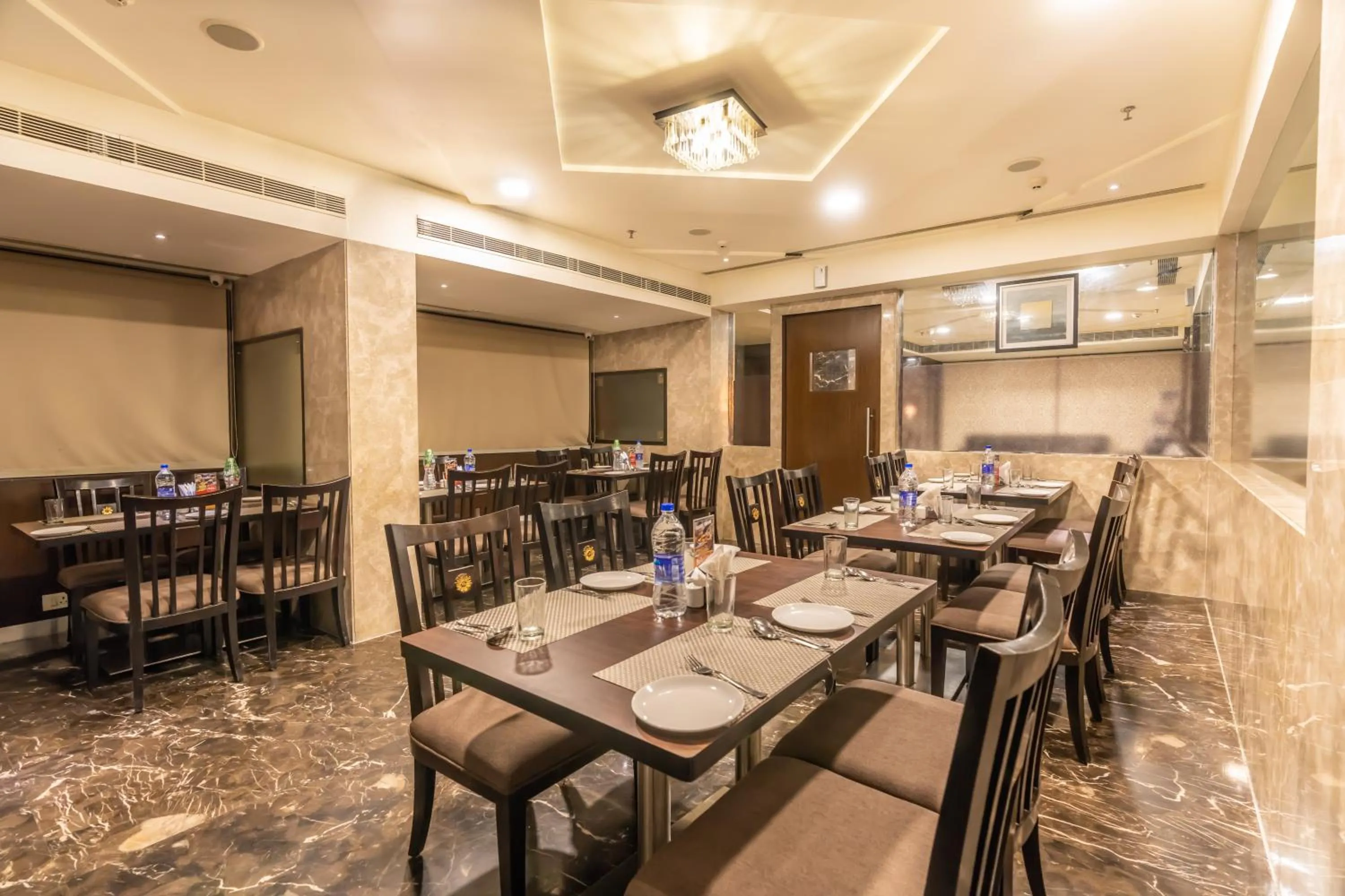 Restaurant/places to eat in Cygnett Inn Ramachandra