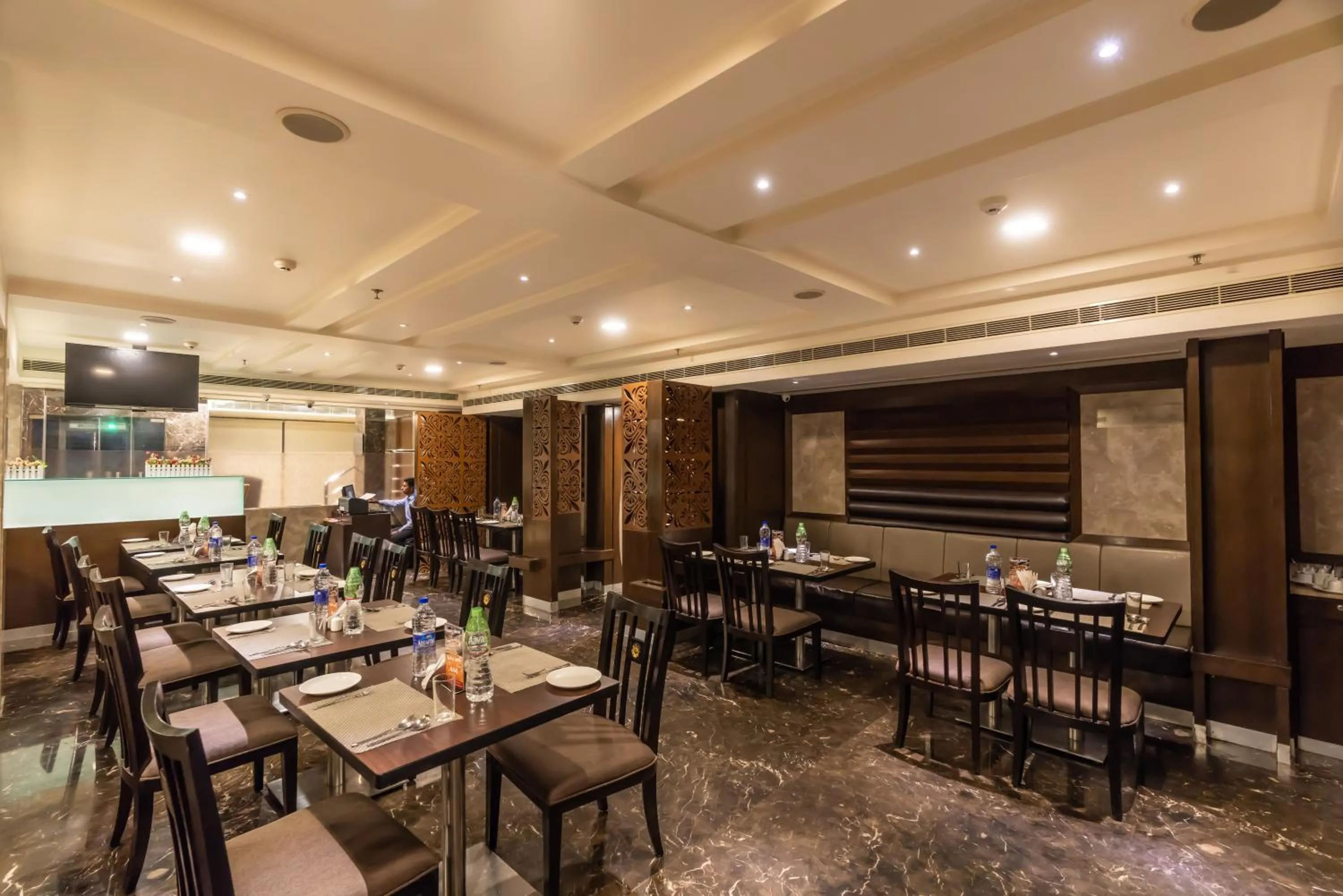 Restaurant/places to eat in Cygnett Inn Ramachandra