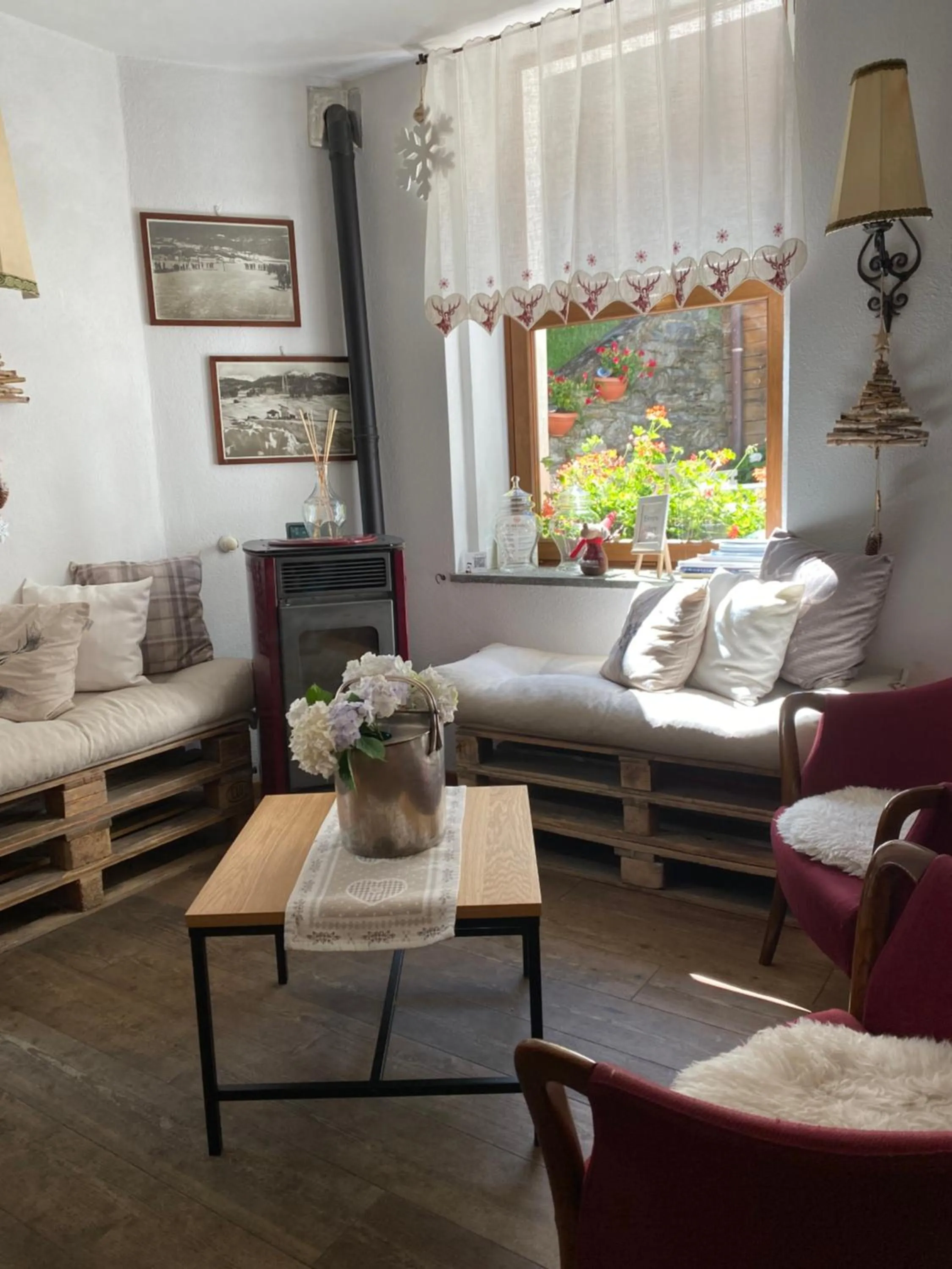 Lounge or bar in Albergo Aprica Garni