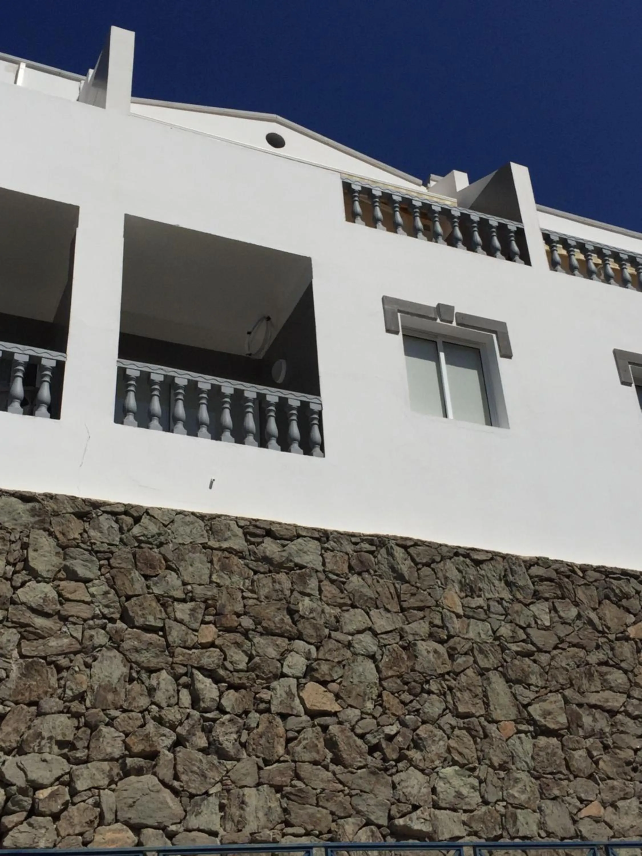 Property building in Billy's Las Rocas Apt Playa de Mogan with pool access