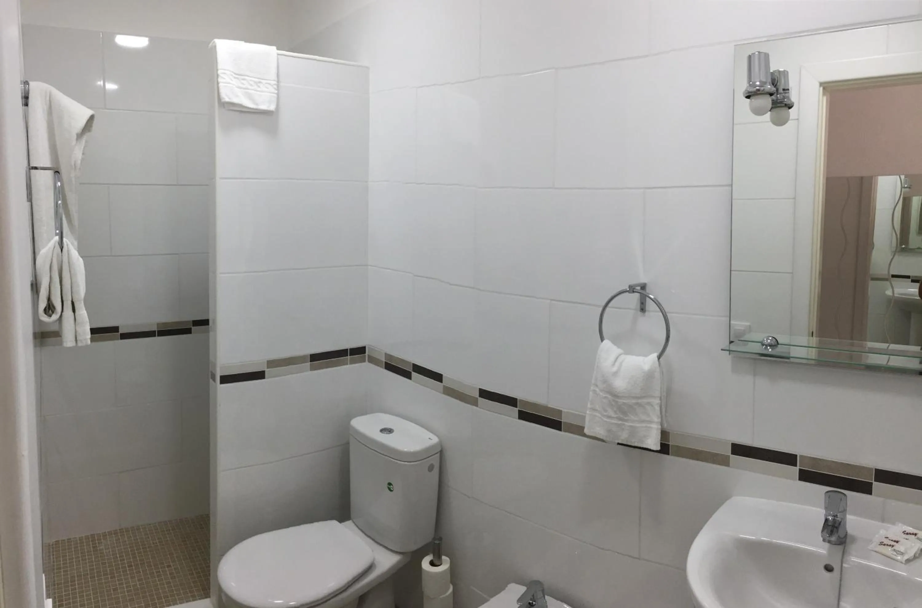 Bathroom in Billy's Las Rocas Apt Playa de Mogan with pool access