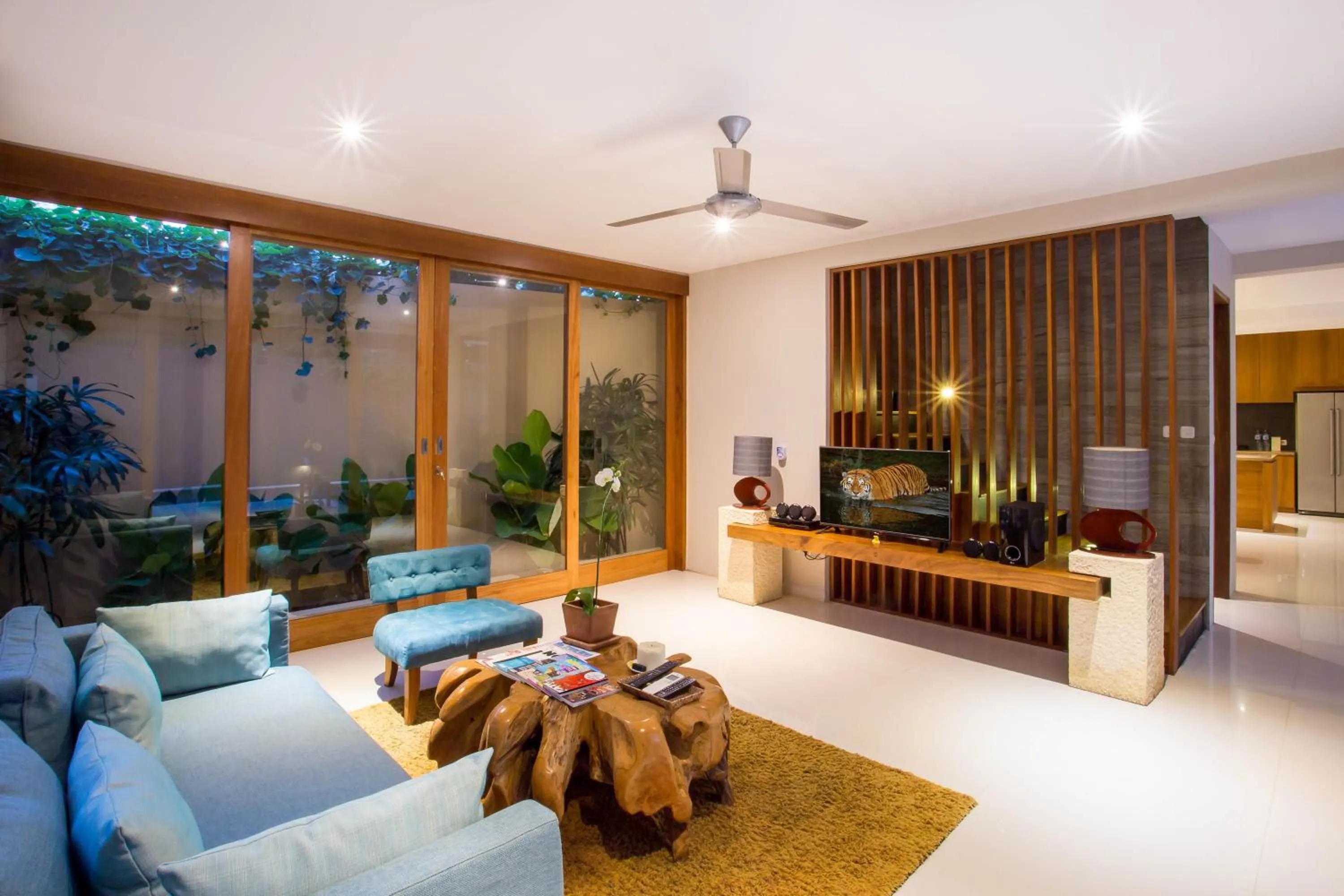 TV and multimedia in Maca Villas and Residence Umalas