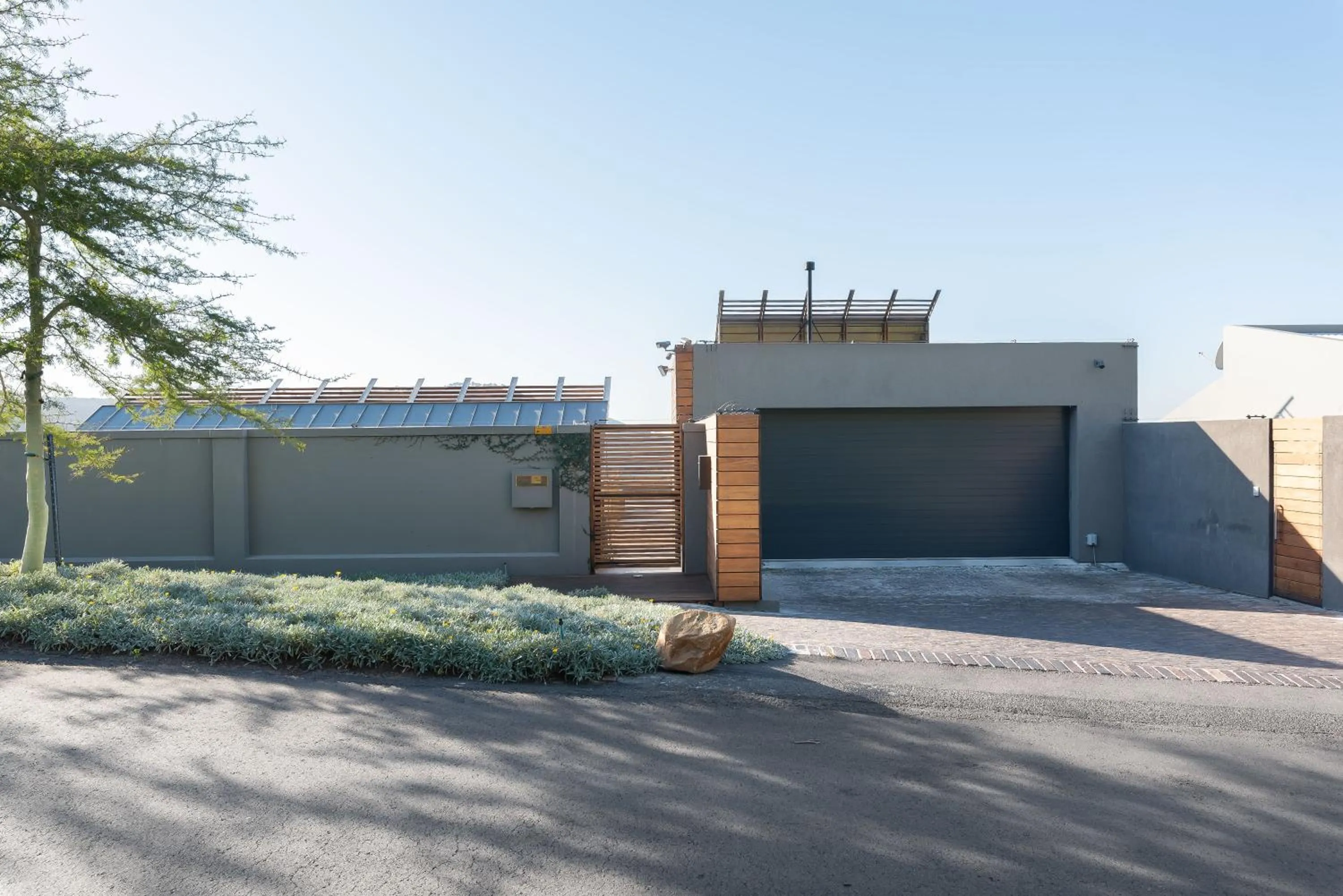 Facade/entrance in Glencoe 40