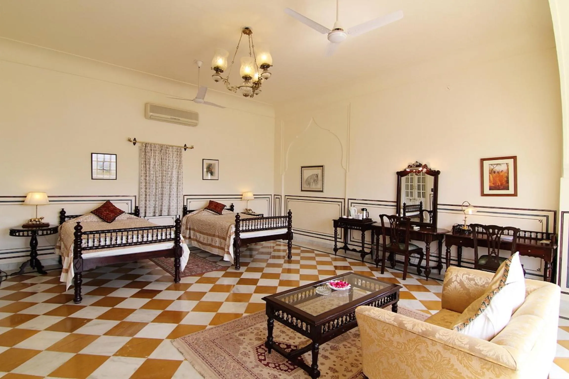 Photo of the whole room in Nahargarh Ranthambhore