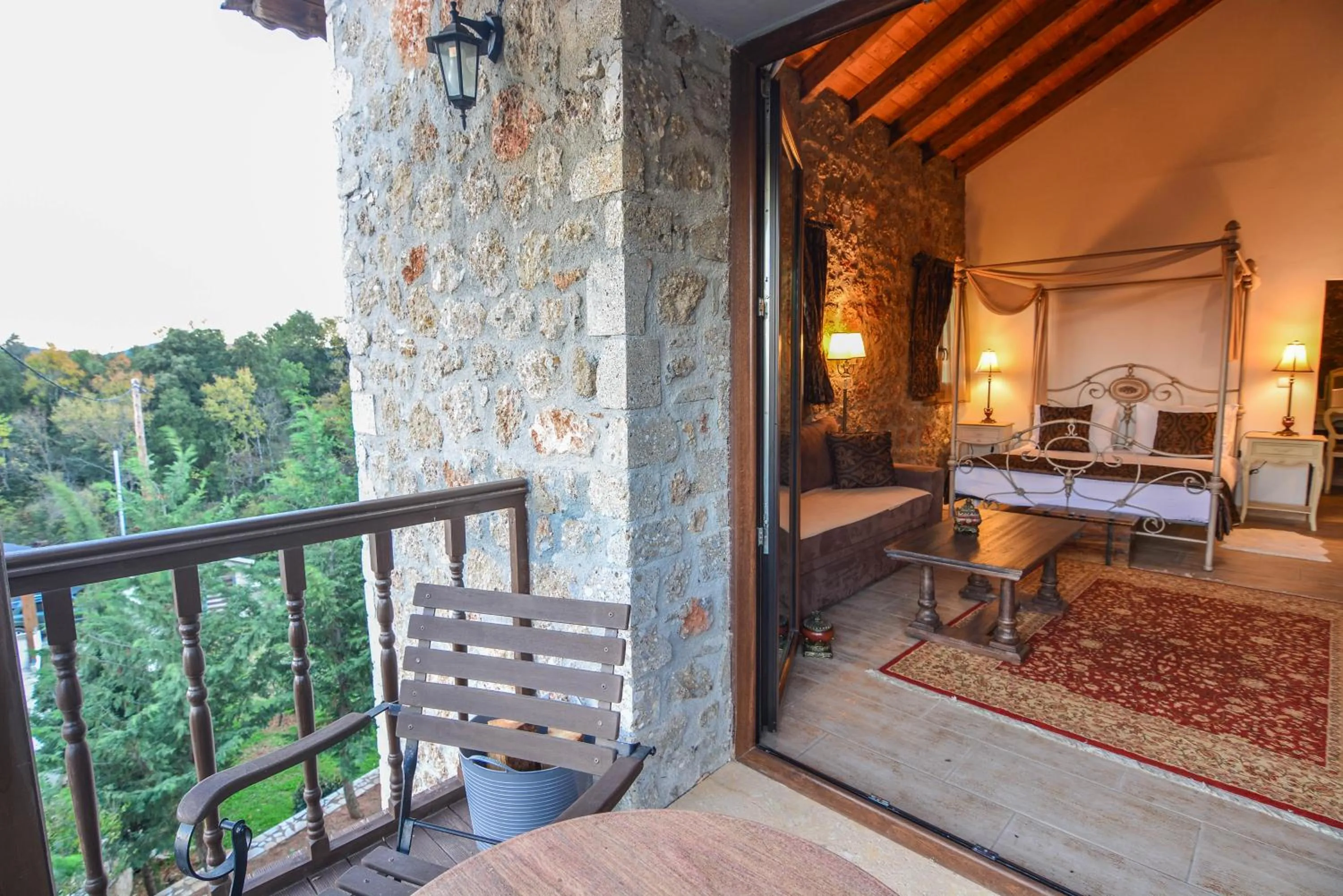 Bedroom in Trikalon Muses Art Suites