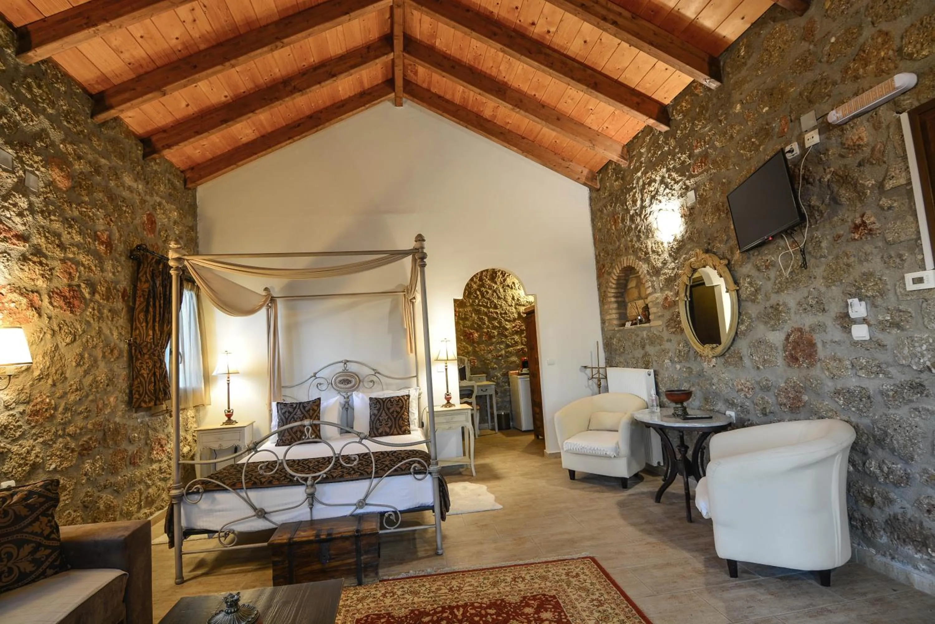 Bed in Trikalon Muses Art Suites