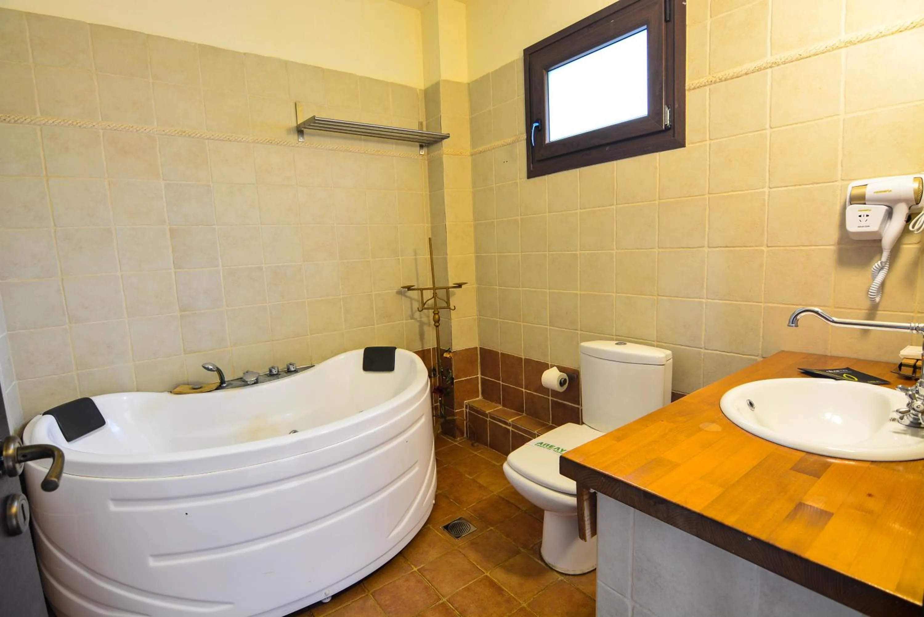 Bath in Trikalon Muses Art Suites