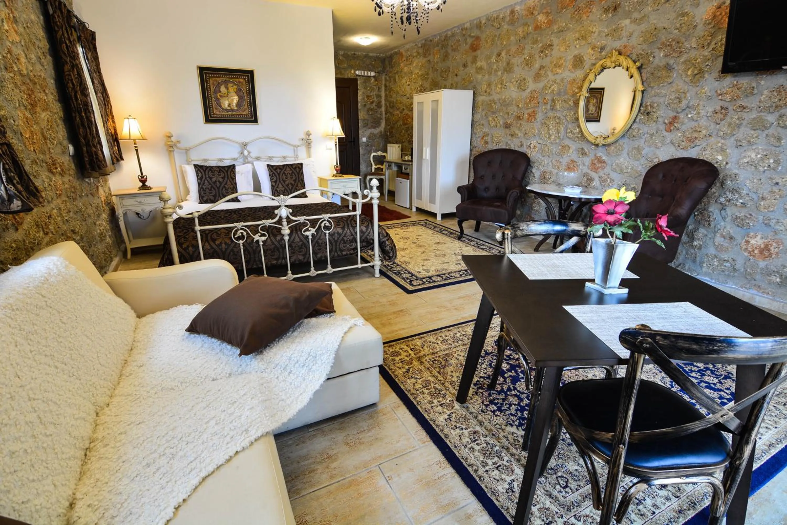 Seating area in Trikalon Muses Art Suites