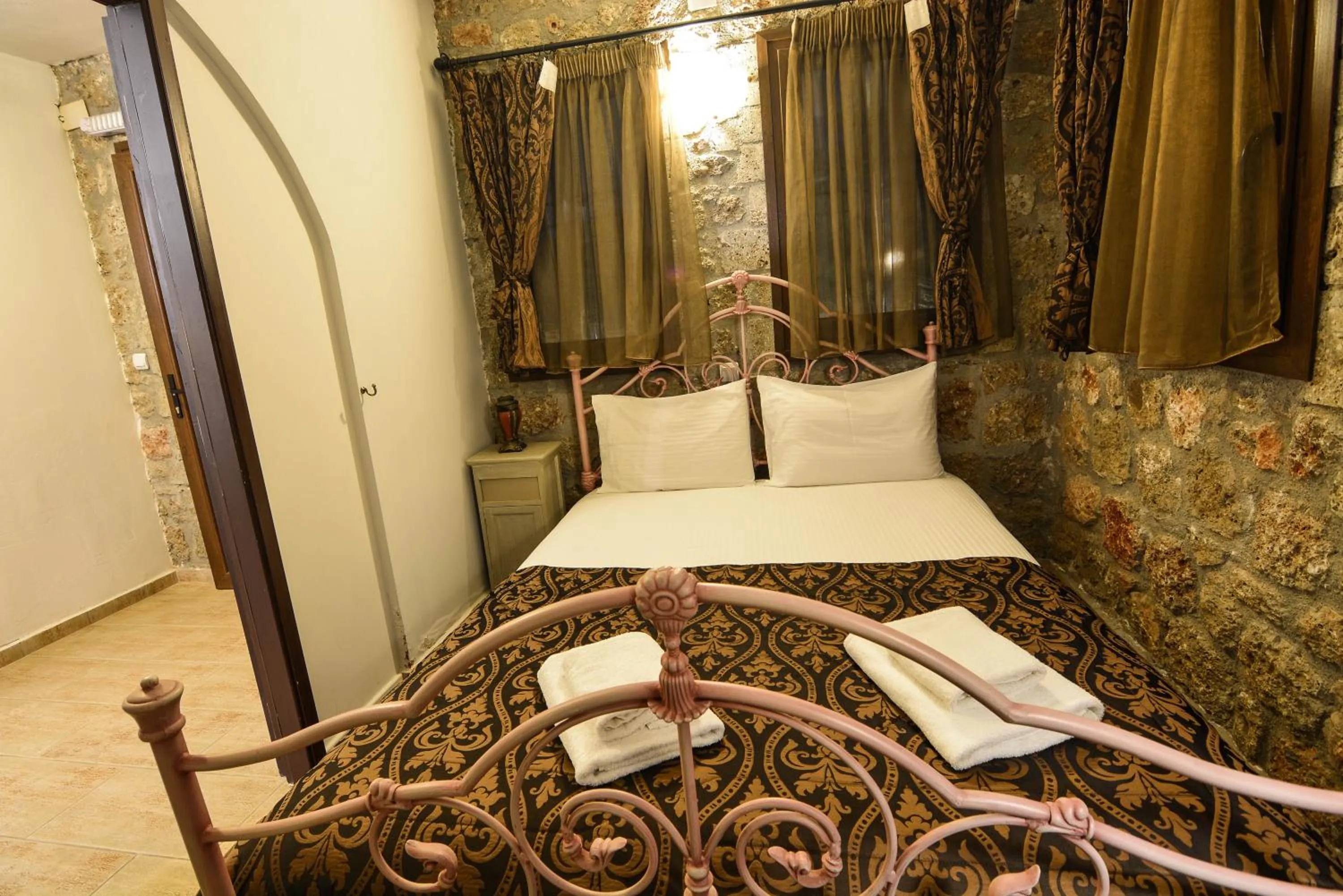 Photo of the whole room, Bed in Trikalon Muses Art Suites