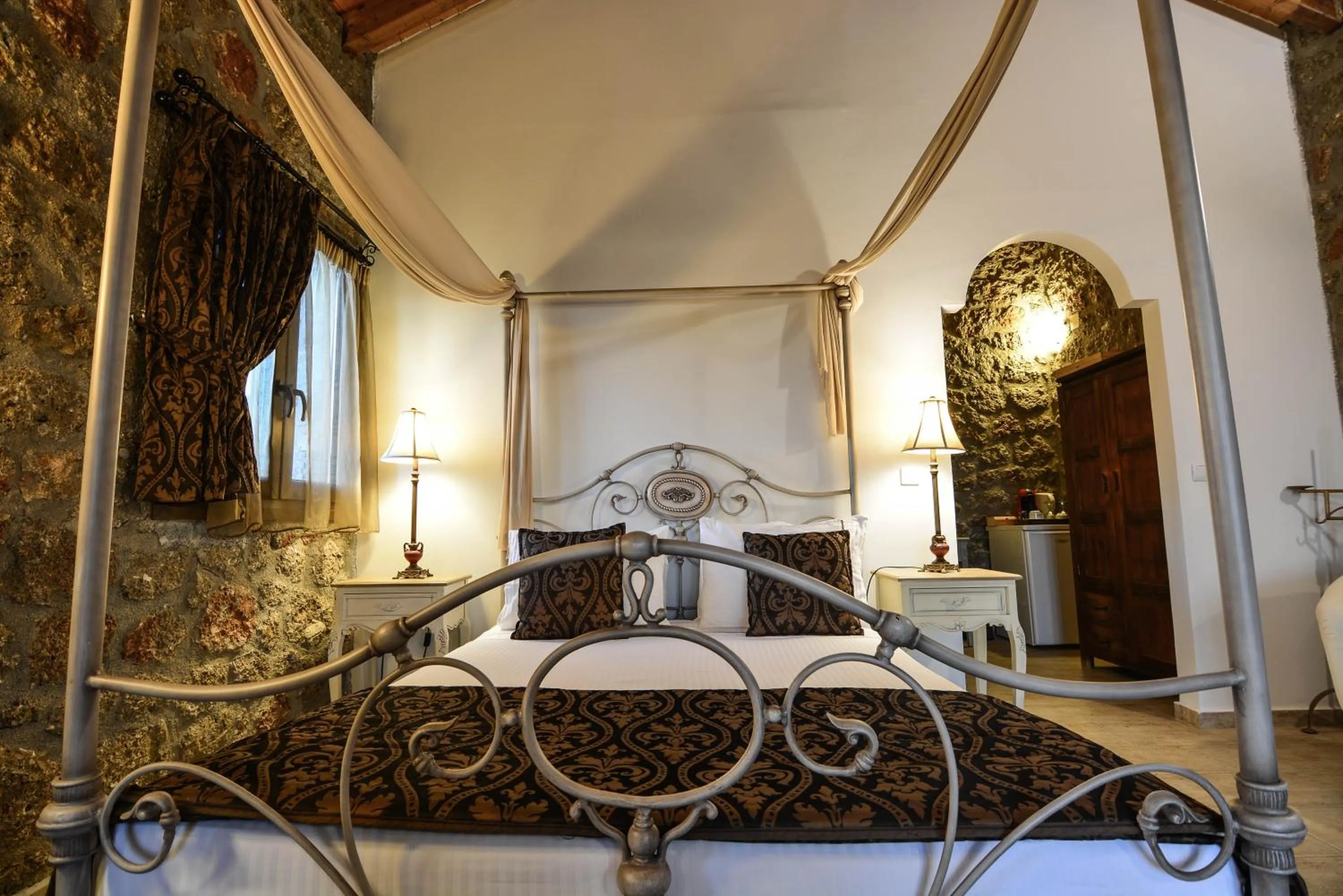 Photo of the whole room, Bed in Trikalon Muses Art Suites