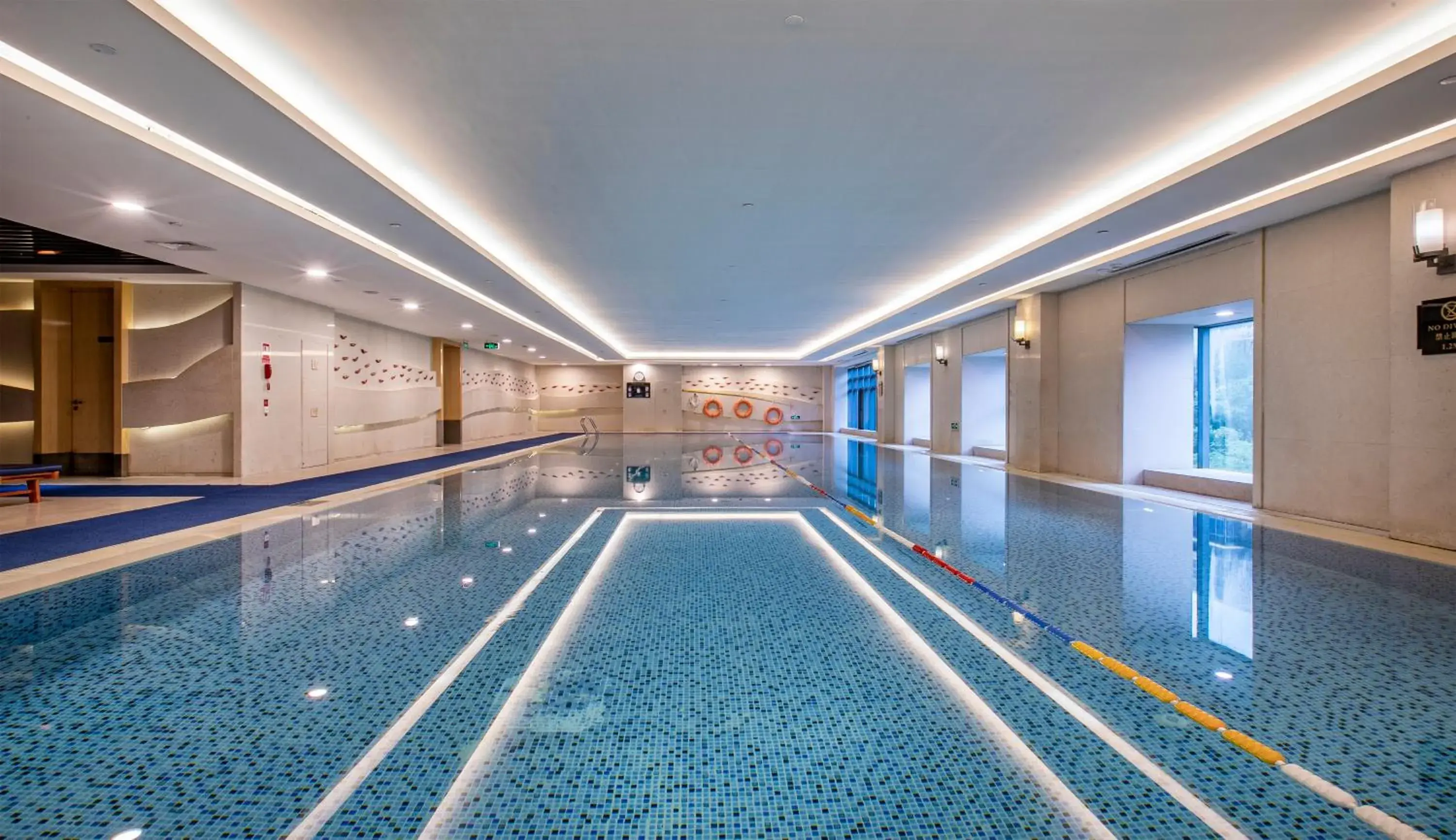 Swimming pool in Hilton Xi'an Swimming pool in Hilton Xi'an