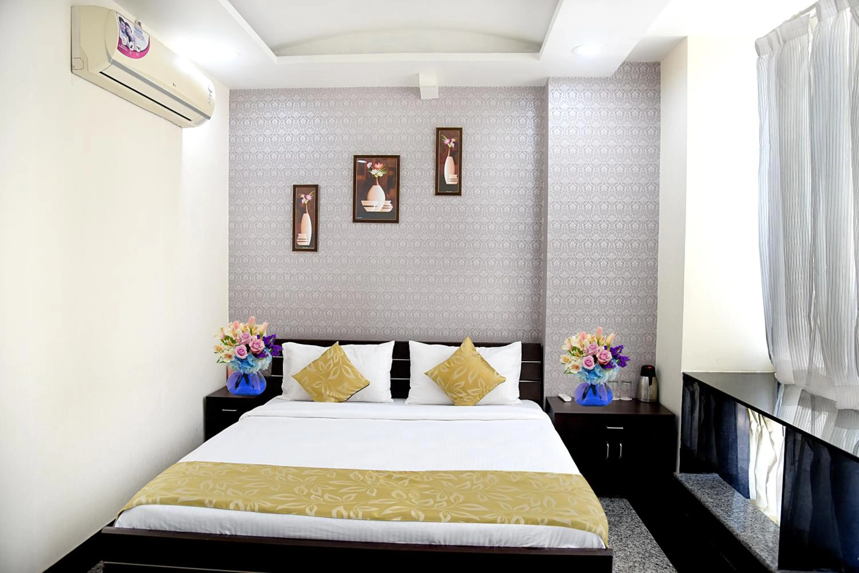 Bed in Hotel Suraj Palace