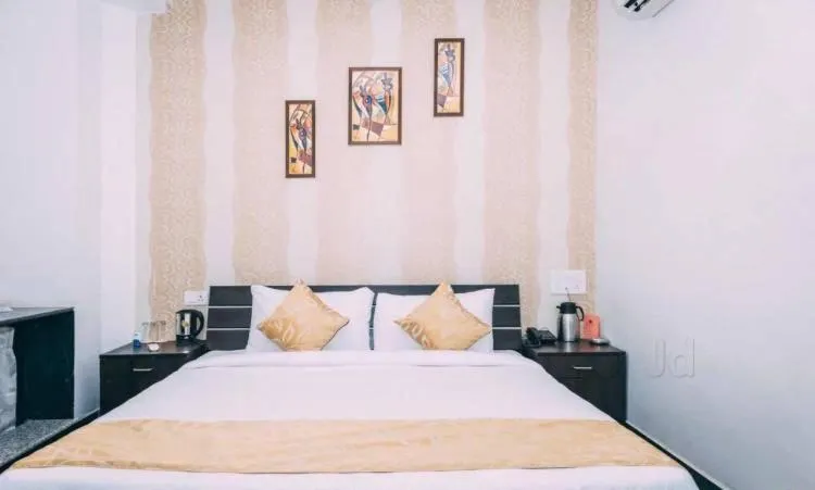 Photo of the whole room, Bed in Hotel Suraj Palace