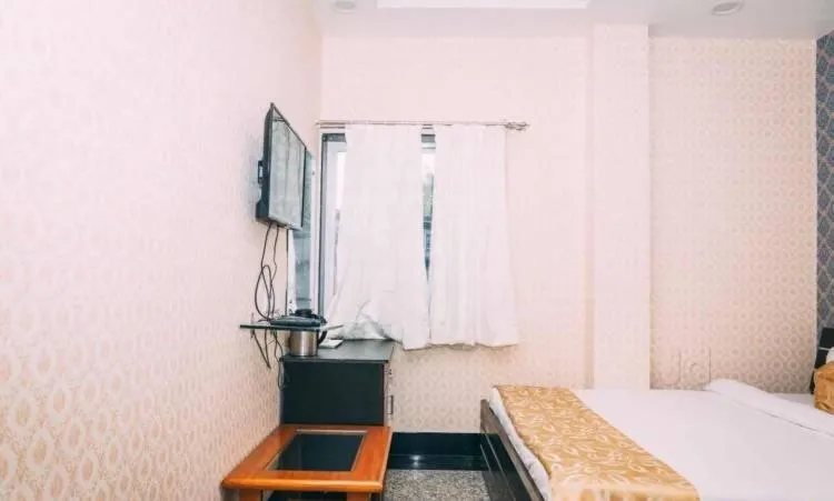 TV and multimedia, Bed in Hotel Suraj Palace