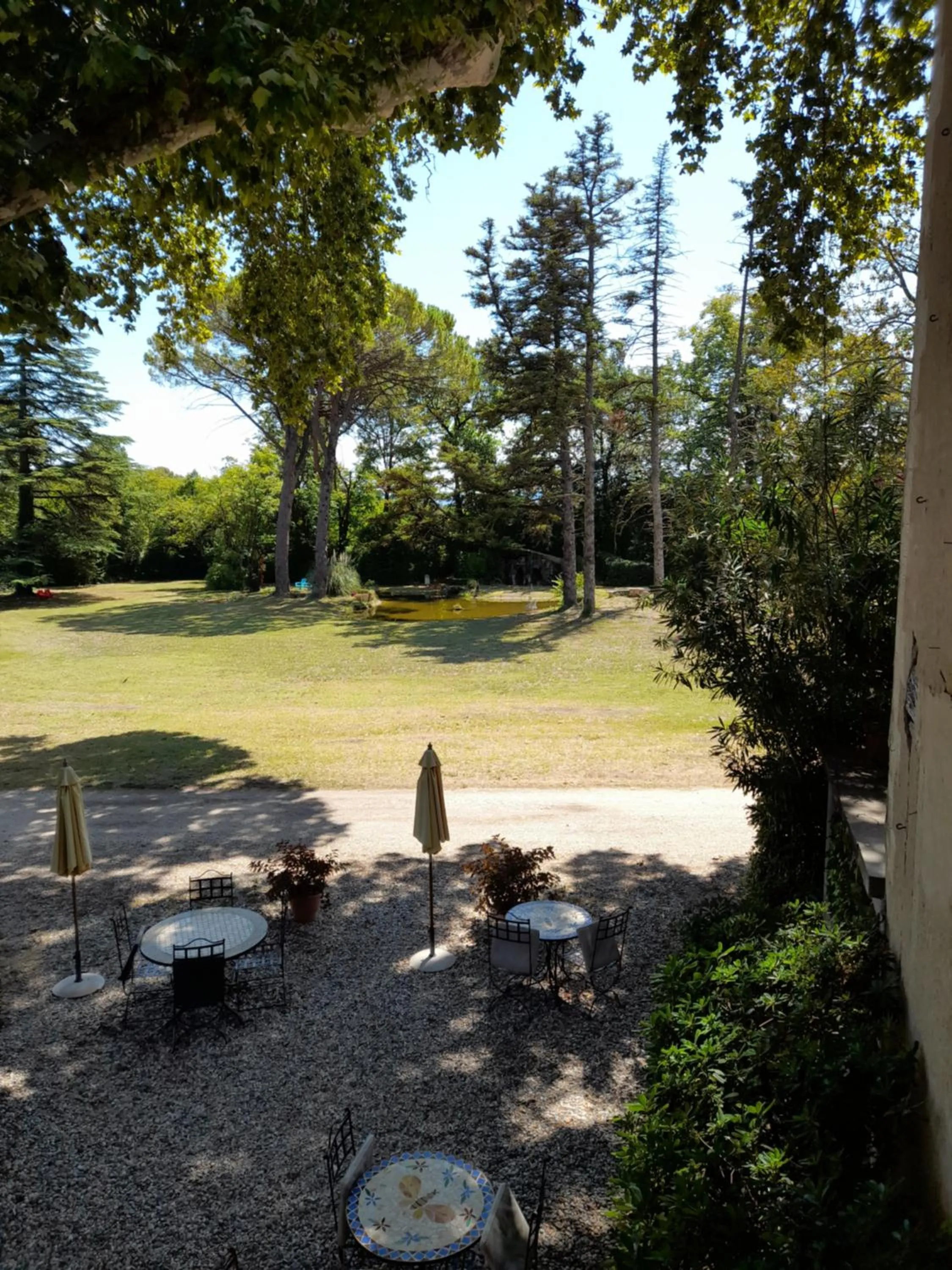 Photo of the whole room in Domaine de Bellevue CHAMBRE D'HÔTES