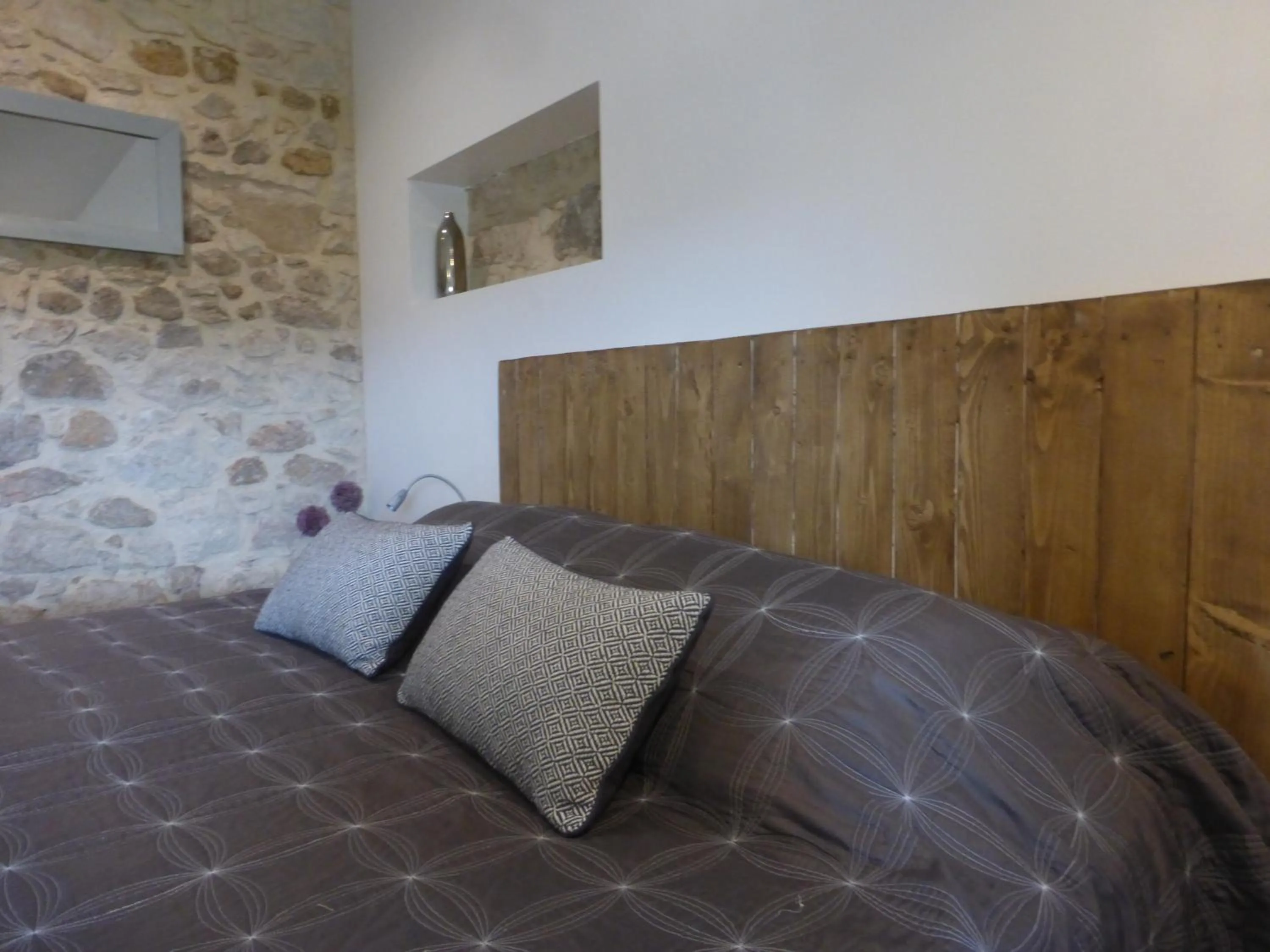 Photo of the whole room, Bed in Le Mas des Monèdes