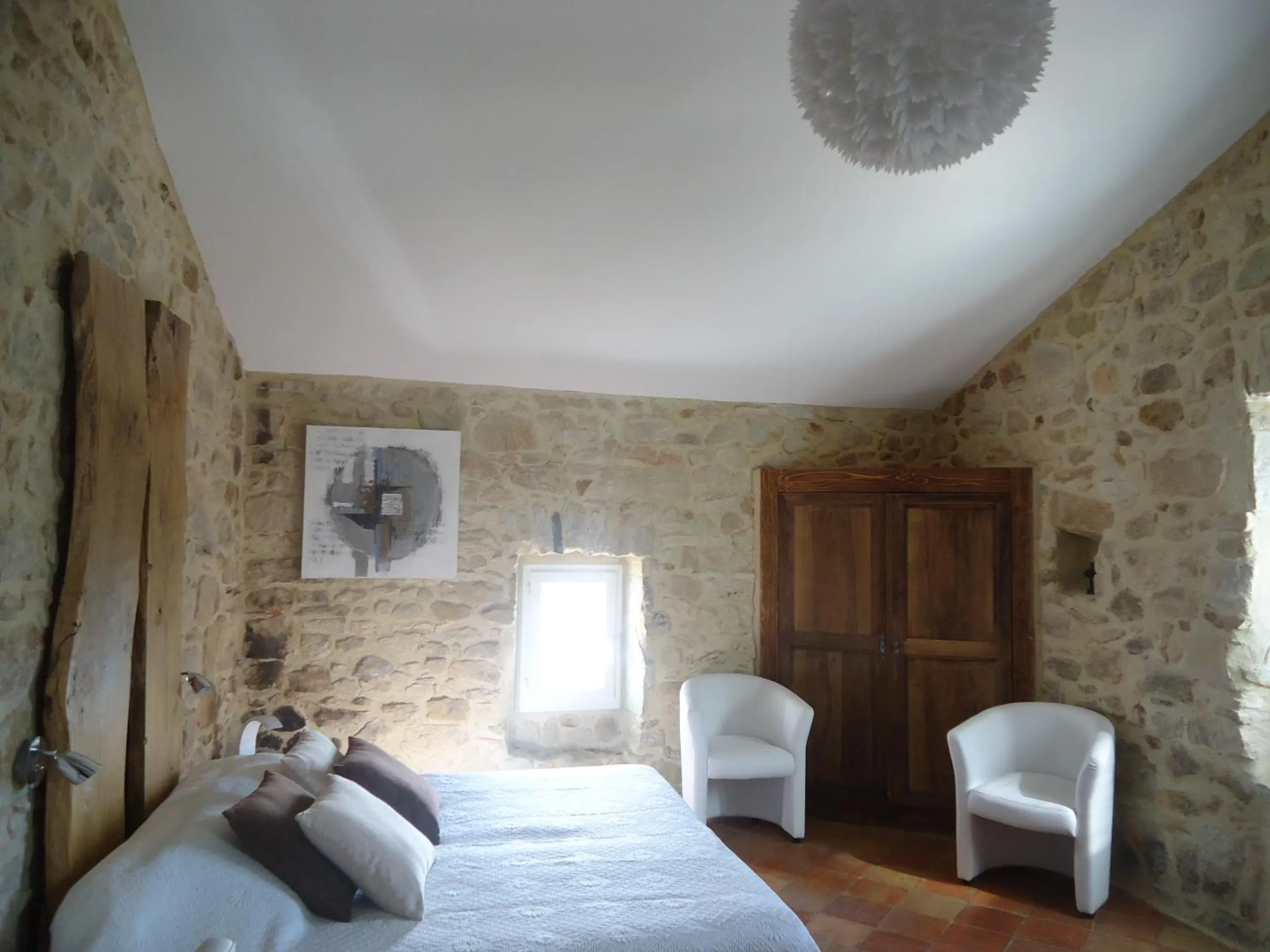 Photo of the whole room, Bed in Le Mas des Monèdes